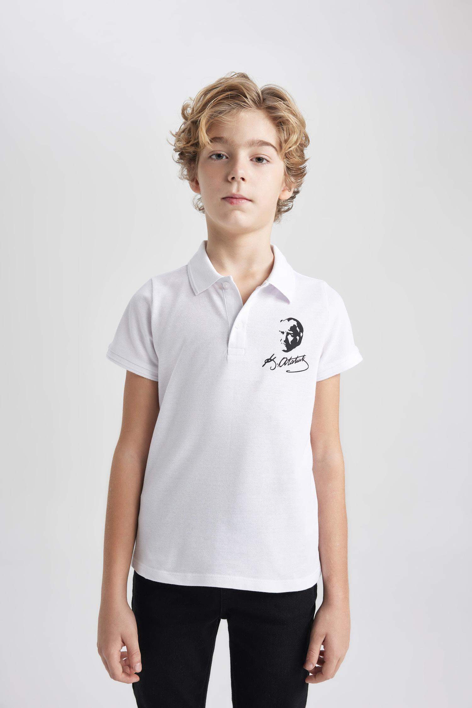 Erkek Çocuk 29 Ekim Cumhuriyet Bayramı Polo Yaka Pike Kısa Kollu Atatürk Baskılı Beyaz Tişört