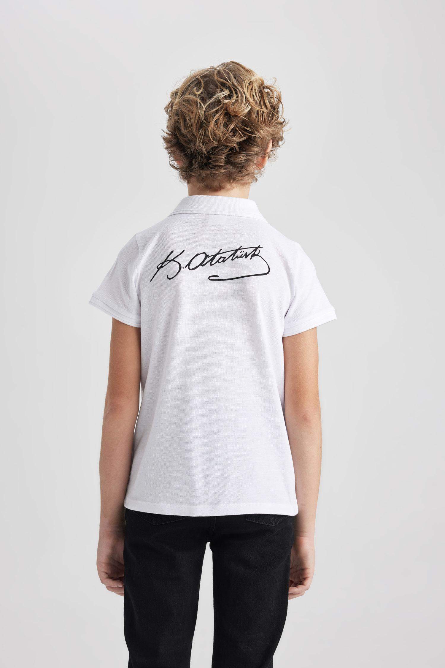 Erkek Çocuk 29 Ekim Cumhuriyet Bayramı Polo Yaka Pike Kısa Kollu Atatürk Baskılı Beyaz Tişört