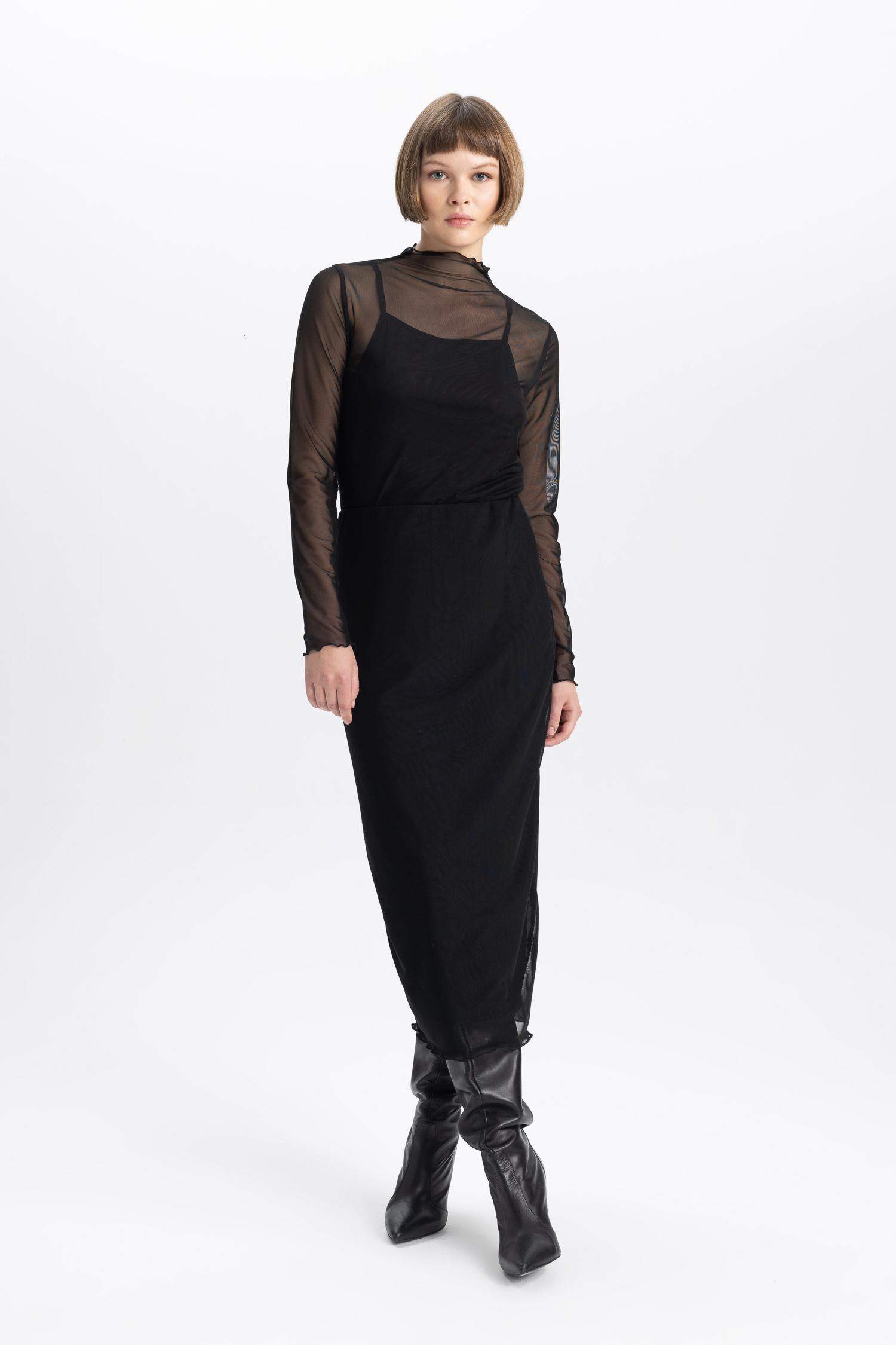 تي شيرت كم طويل سليم فيت بنص رقبة مدورة