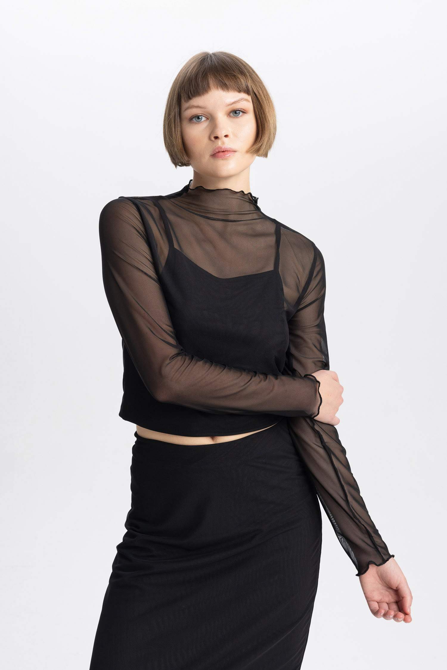 تي شيرت كم طويل سليم فيت بنص رقبة مدورة