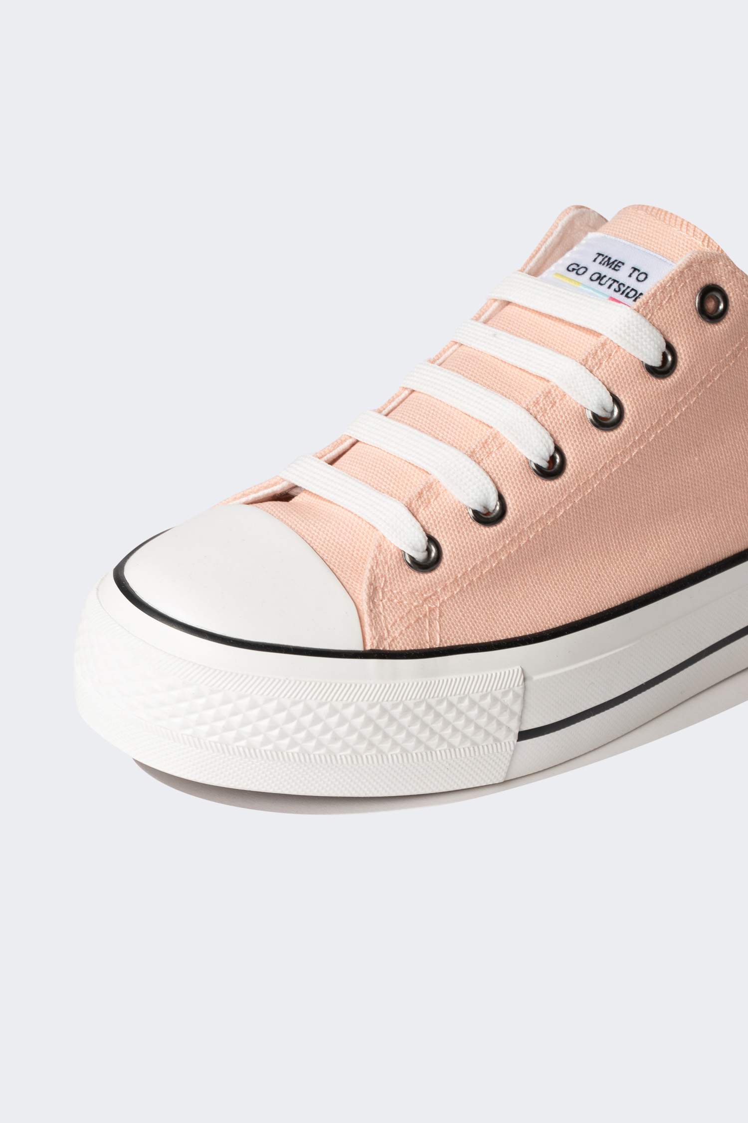 Әйелдерге кроссовка