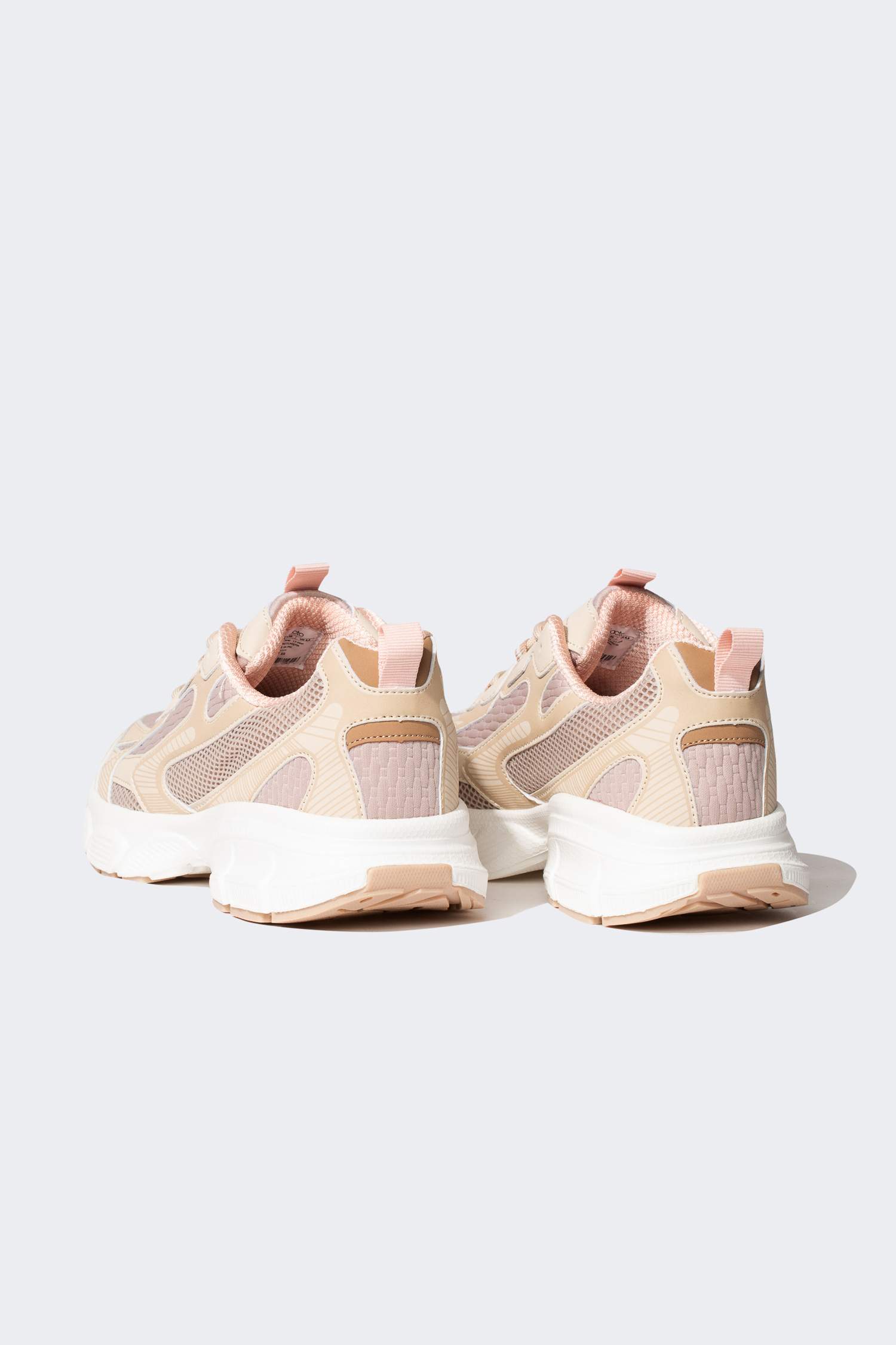 Әйелдерге спорт аяқ киім