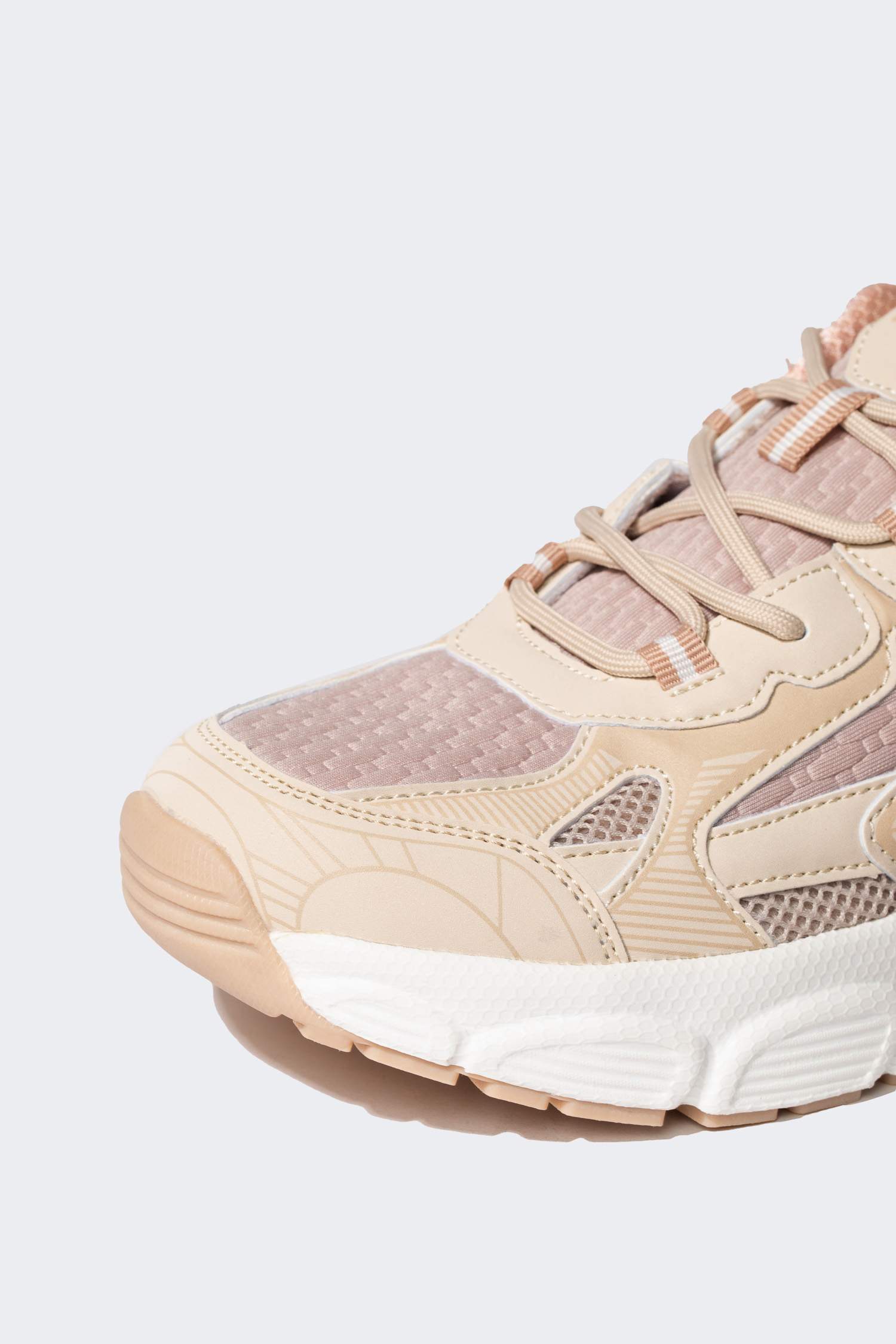 Әйелдерге спорт аяқ киім