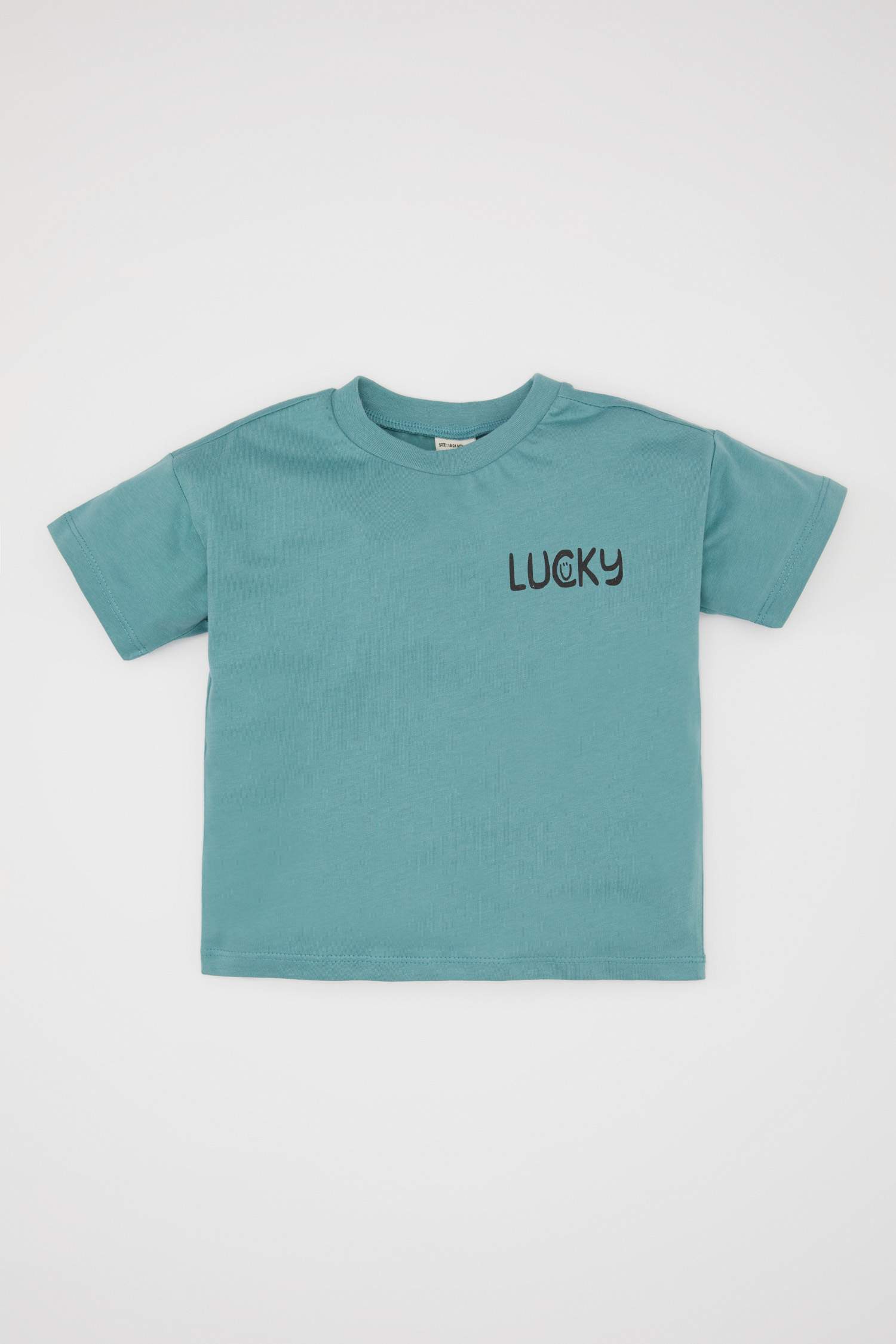 تيشيرت ولادي نص كم بطبعة شعار قصة عادية