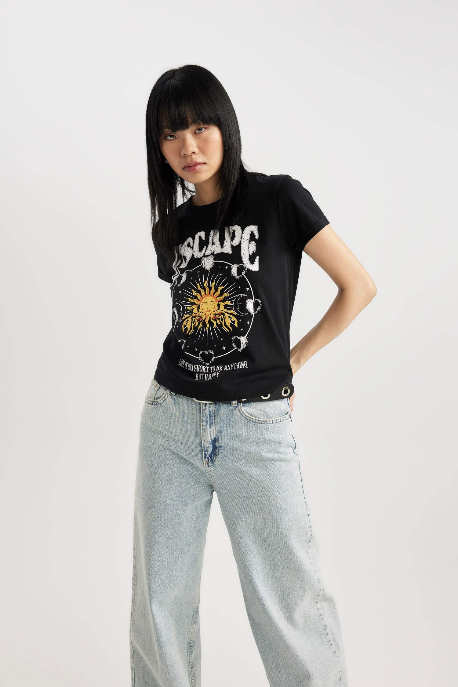 تيشيرت سليم فيت نص ردن ريبانا