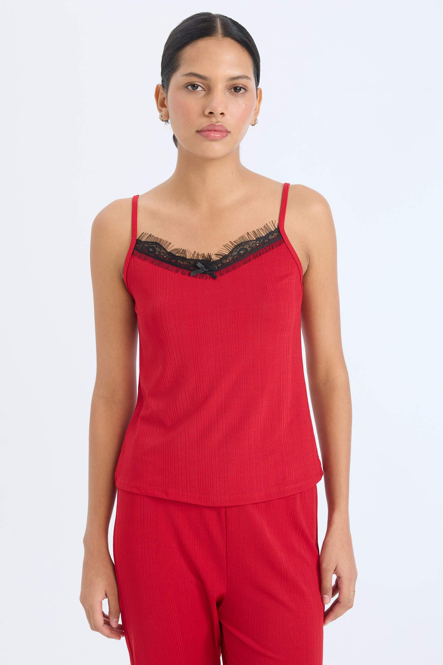 Верх на бретельках, Fall in Love