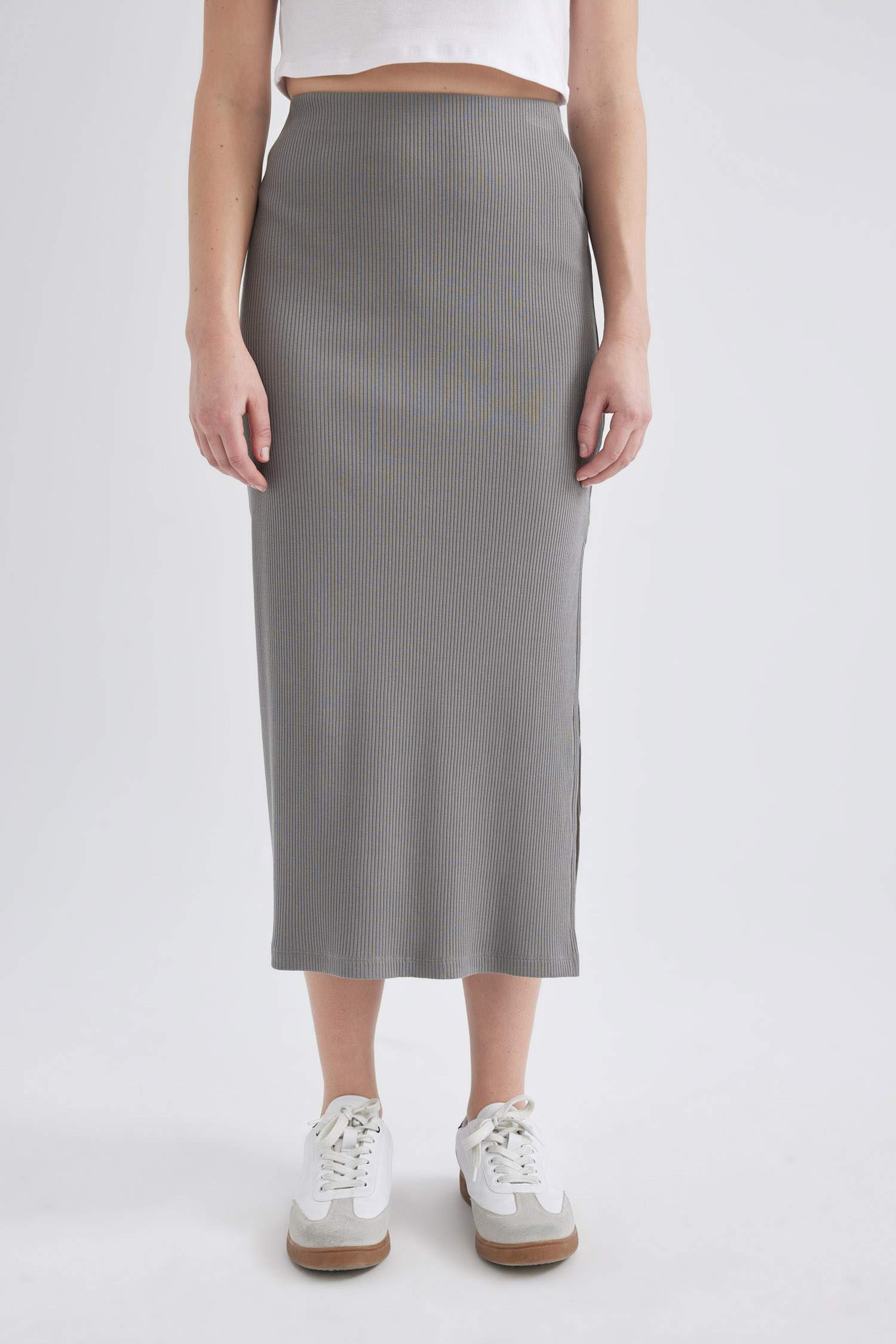 Юбка миди со средней талией