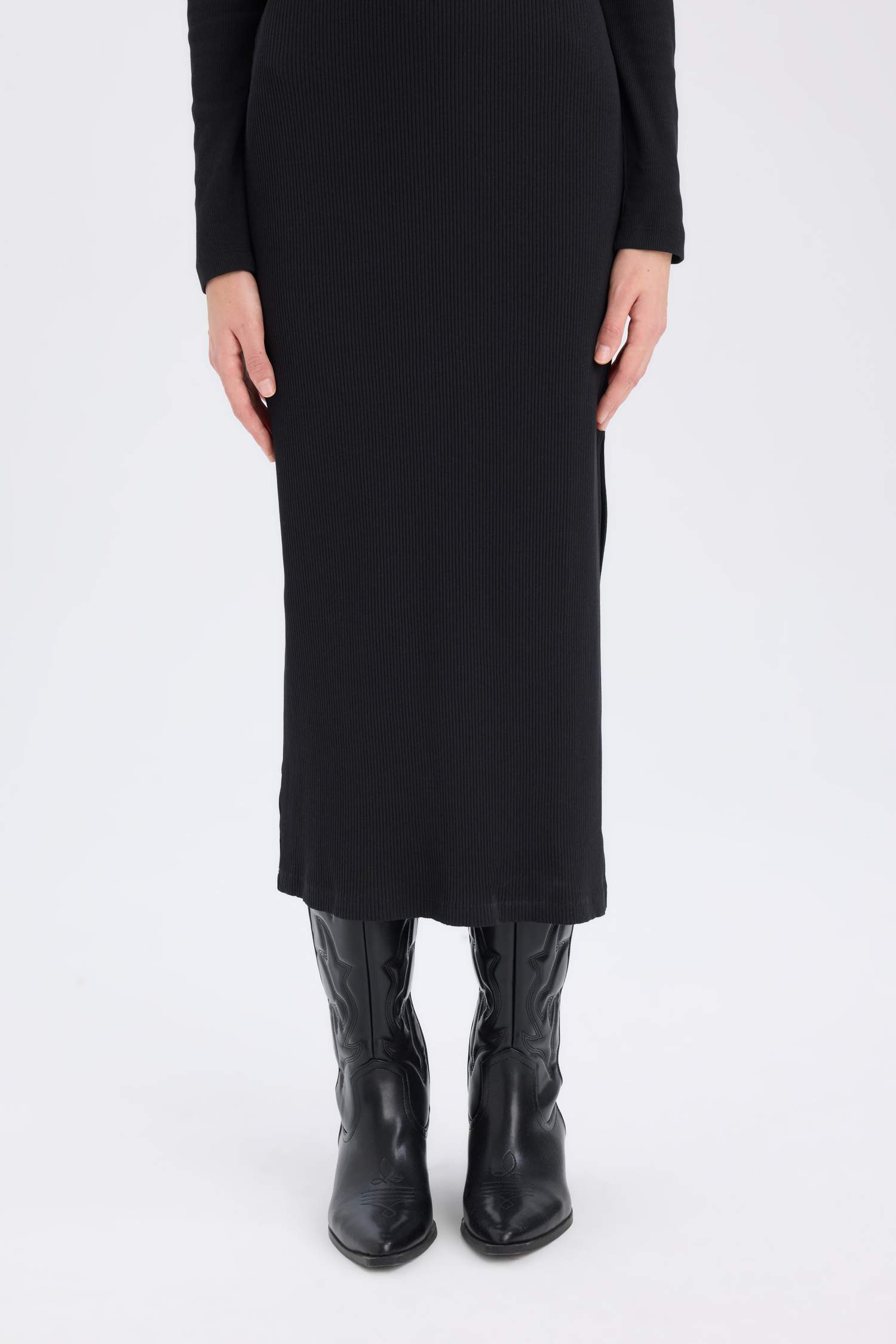 تنورة ميدي مضلع بخصر عادي