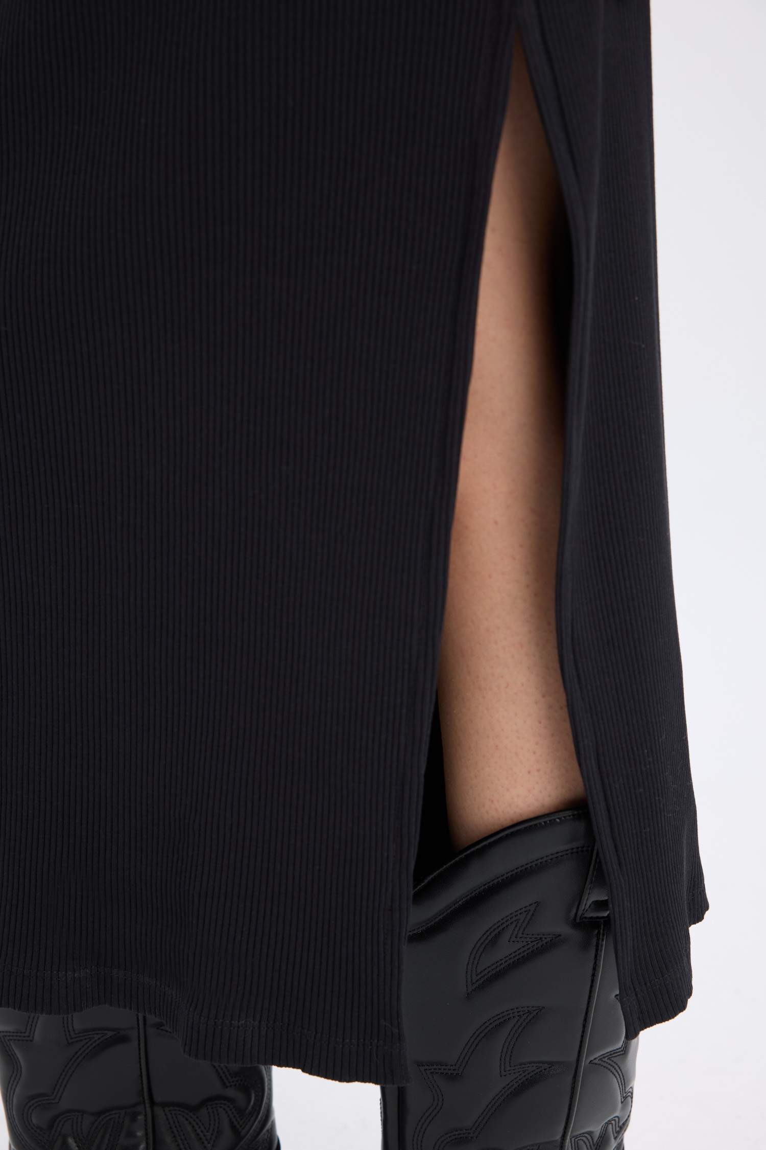 تنورة ميدي مضلع بخصر عادي