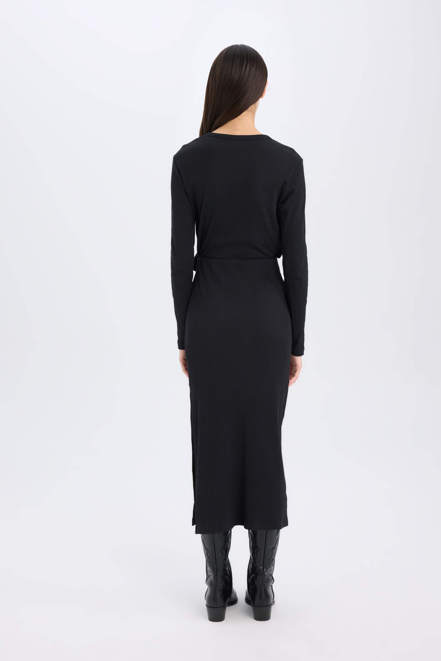 تنورة ميدي مضلع بخصر عادي