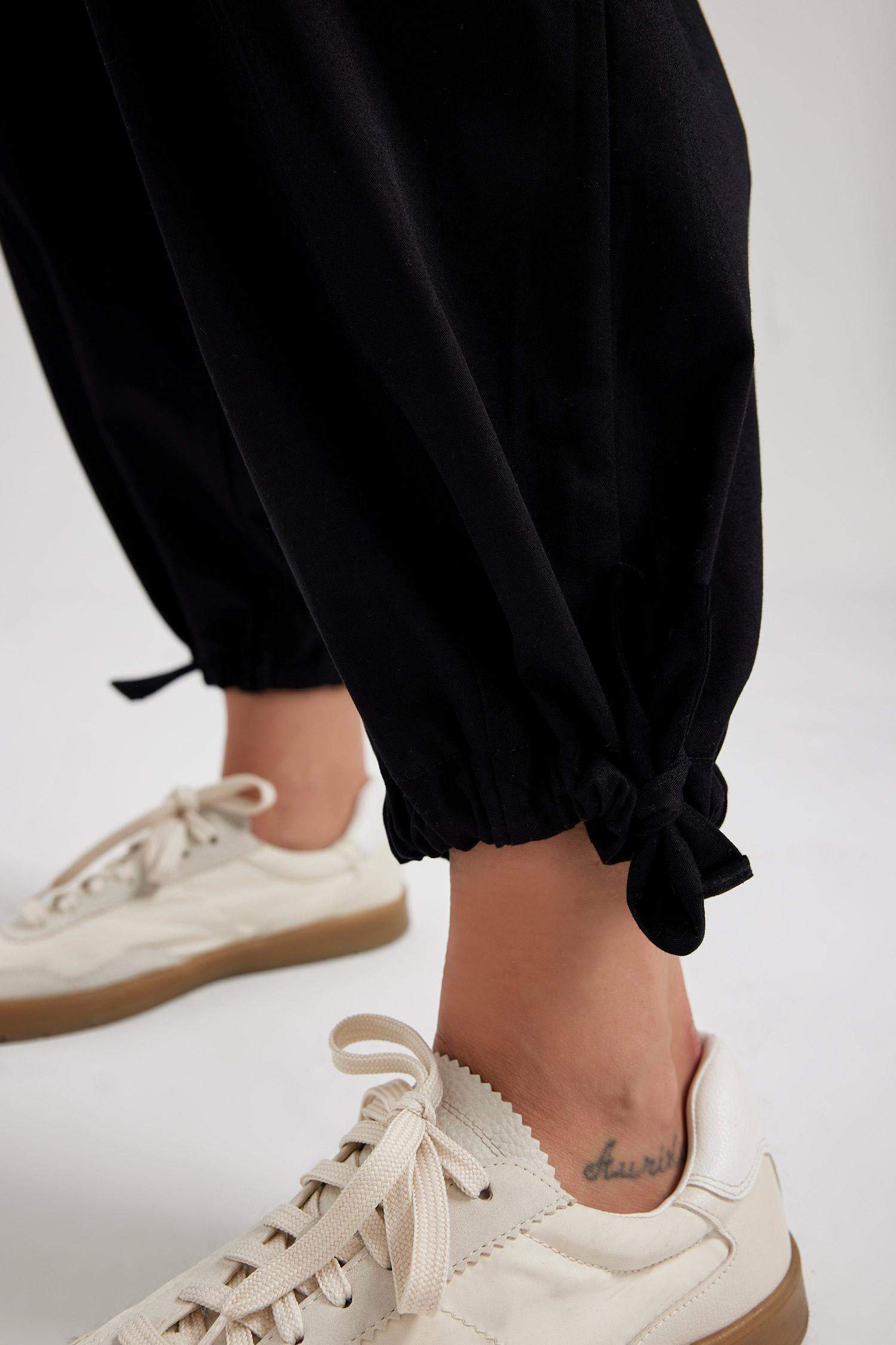 Beli Paçası Lastikli Geniş Paça Jogger Pantolon