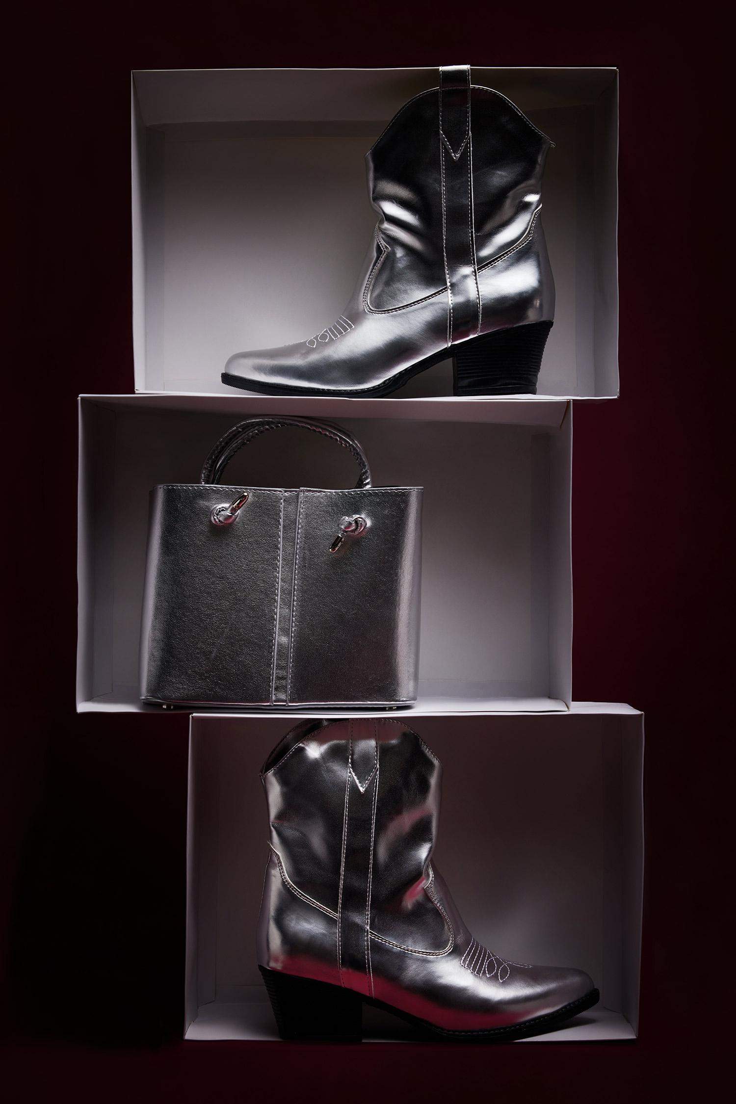 جزمة كاوبوي حريمي لامع بكعب عالي بسوسته