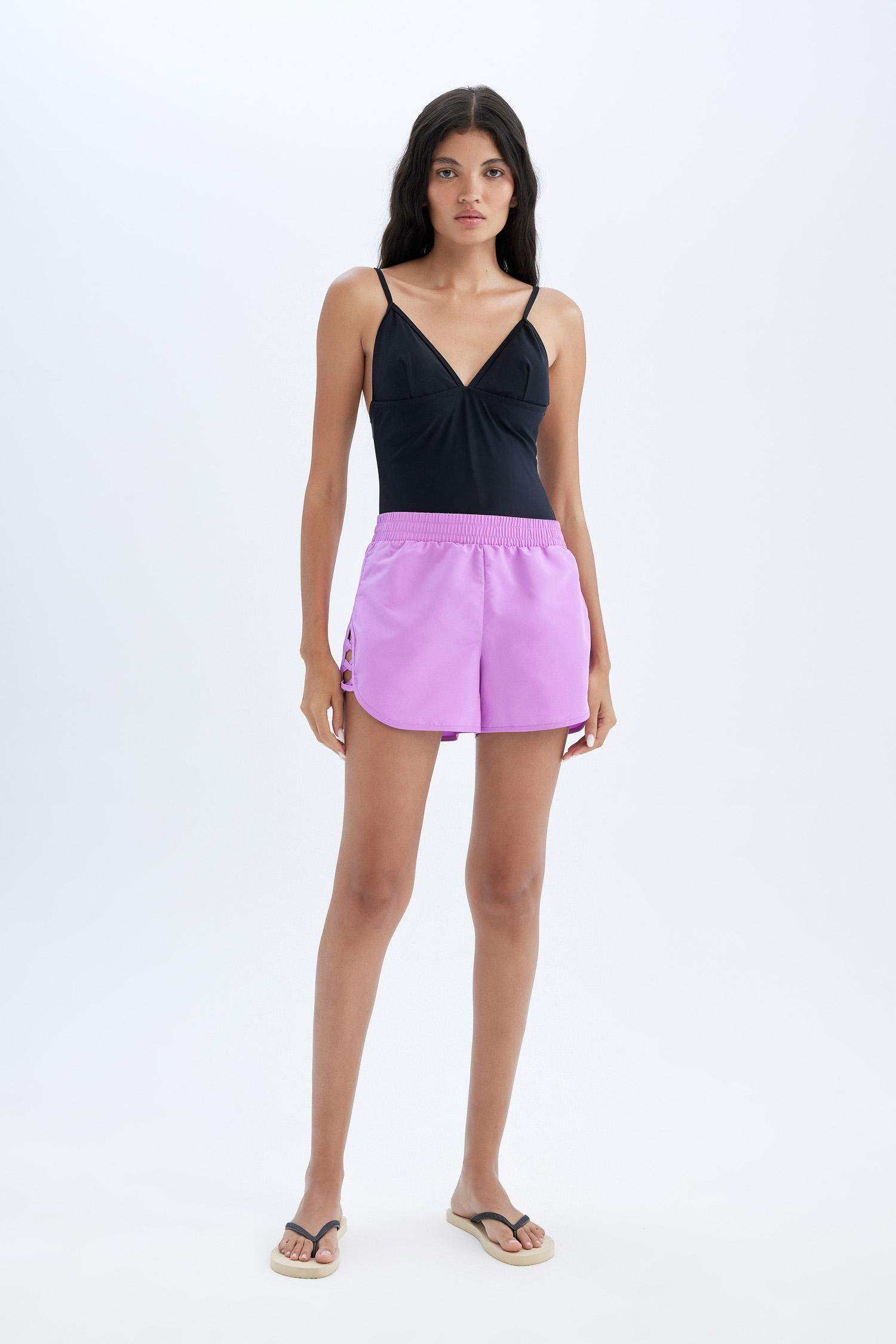 شورت بحر قصة عادية من Fall in Love