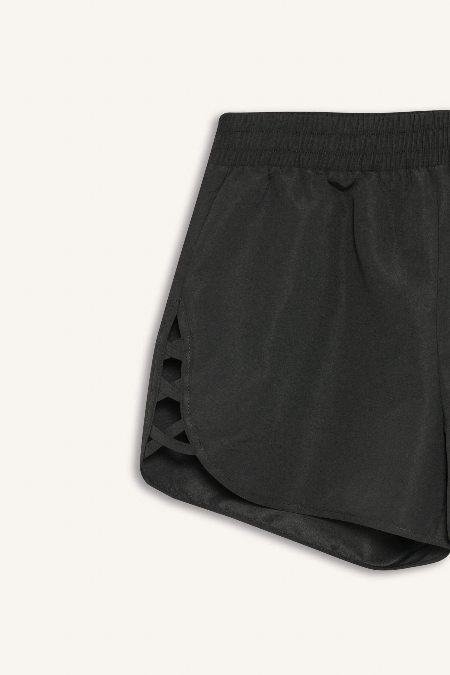 شورت بحر قصة عادية من Fall in Love