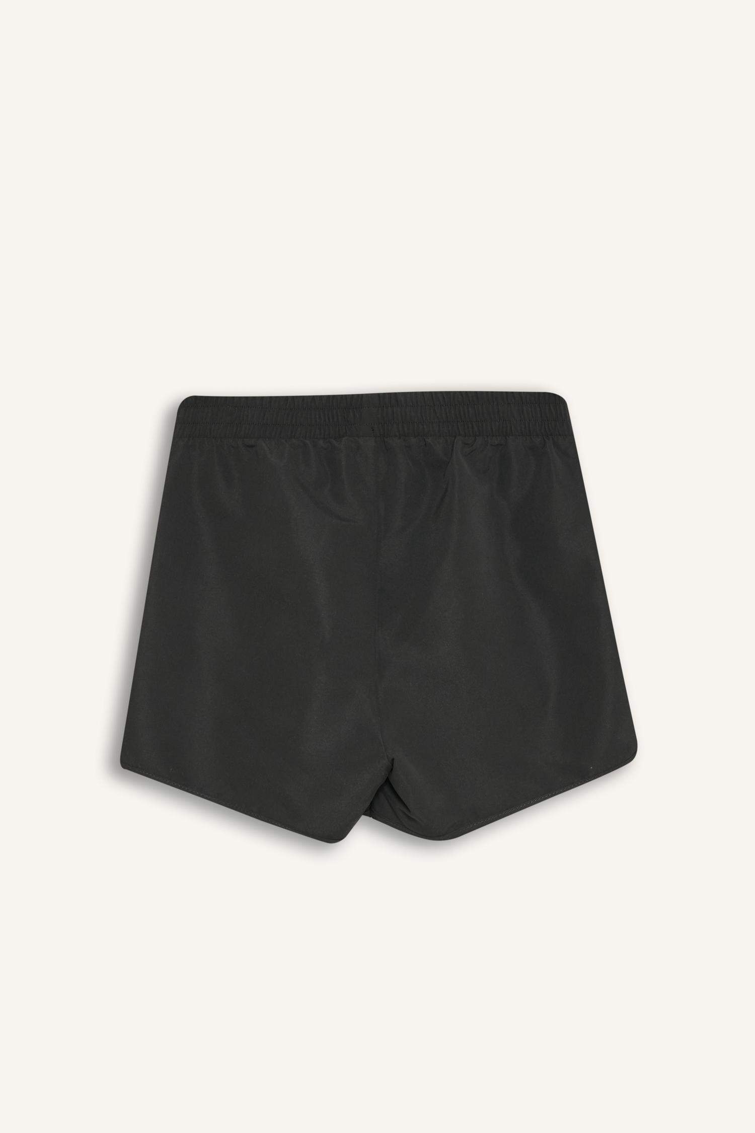 شورت بحر قصة عادية من Fall in Love