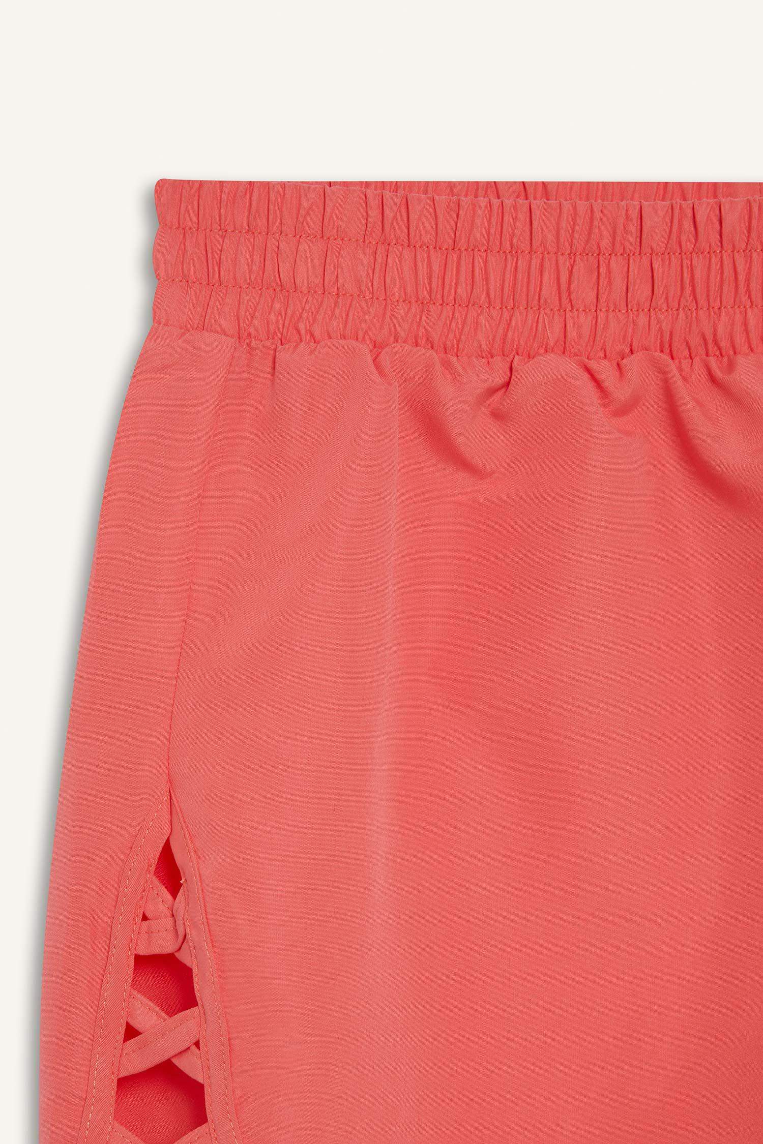 شورت بحر قصة عادية من Fall in Love