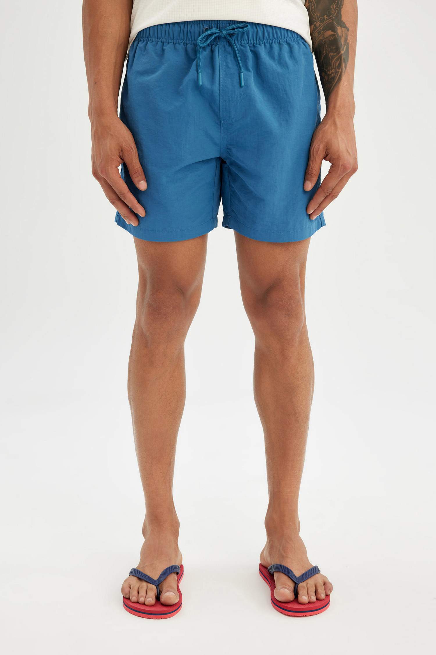 شورت بحر قصير ببطانة شبكية