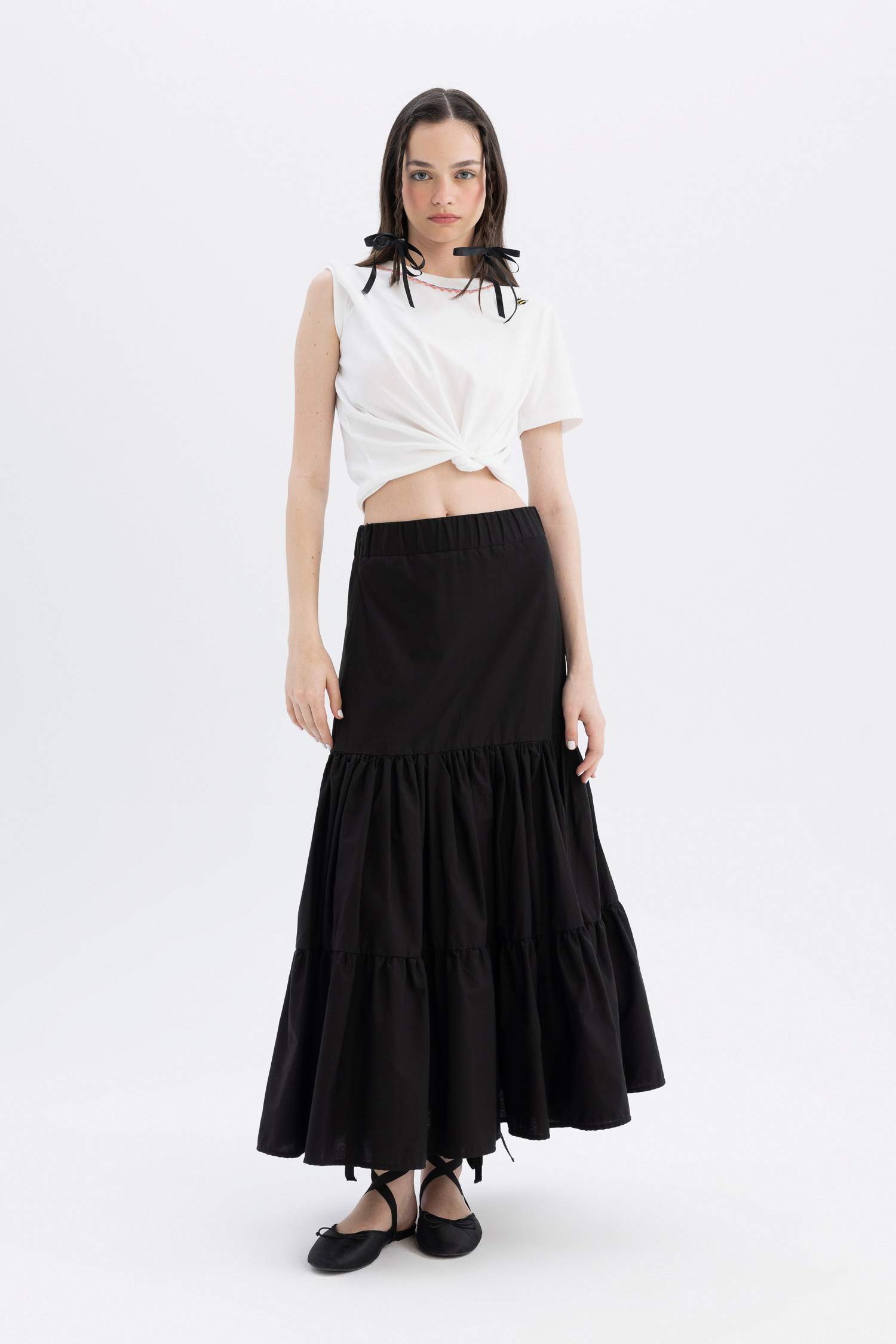 تيشيرت مطرز قصة عادية بياخة مستديرة من Lug Von Siga x DeFacto