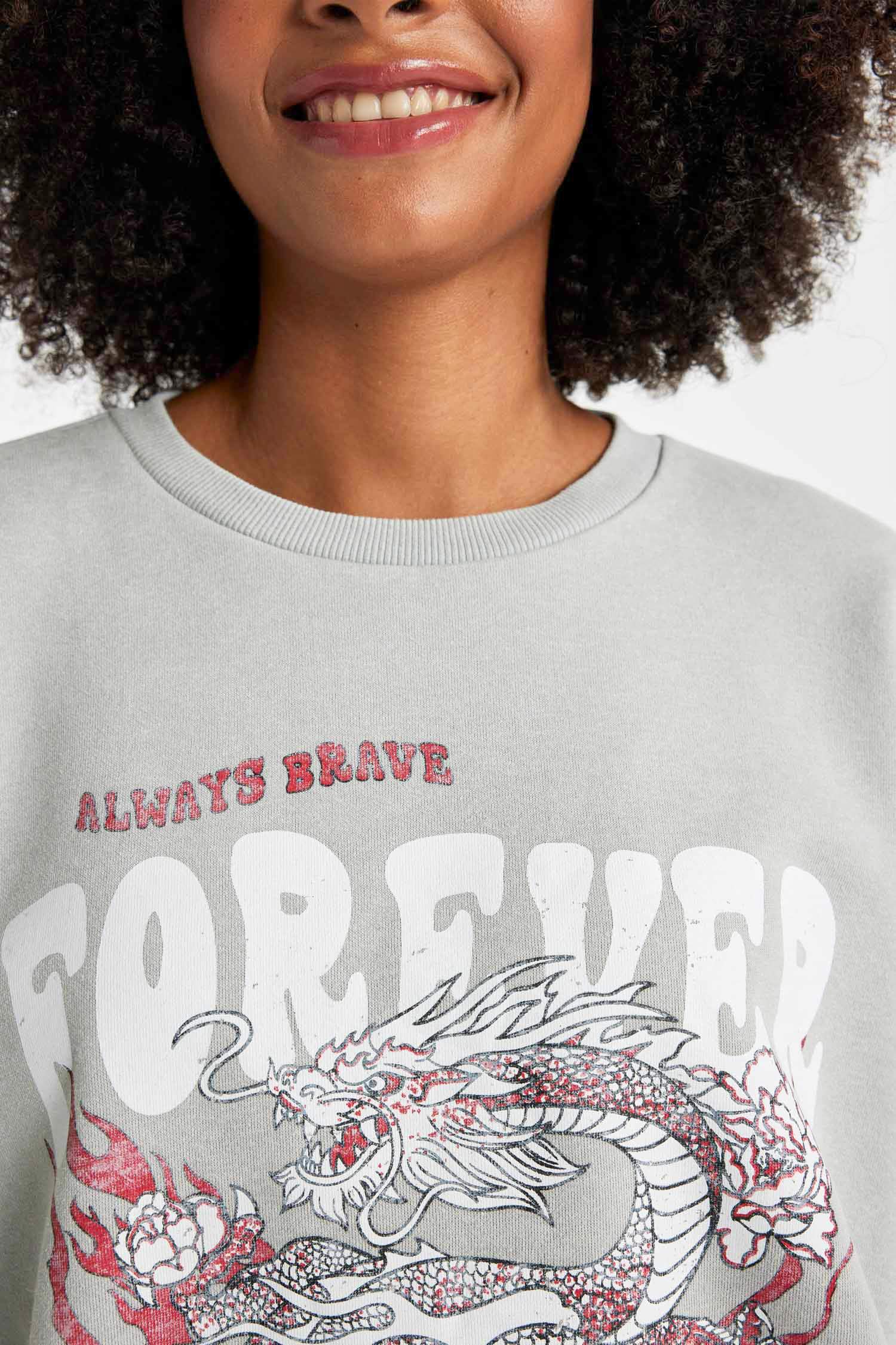 Oversize Fit Crew Neck Printed Faded Wash Effect Thick Sweatshirt