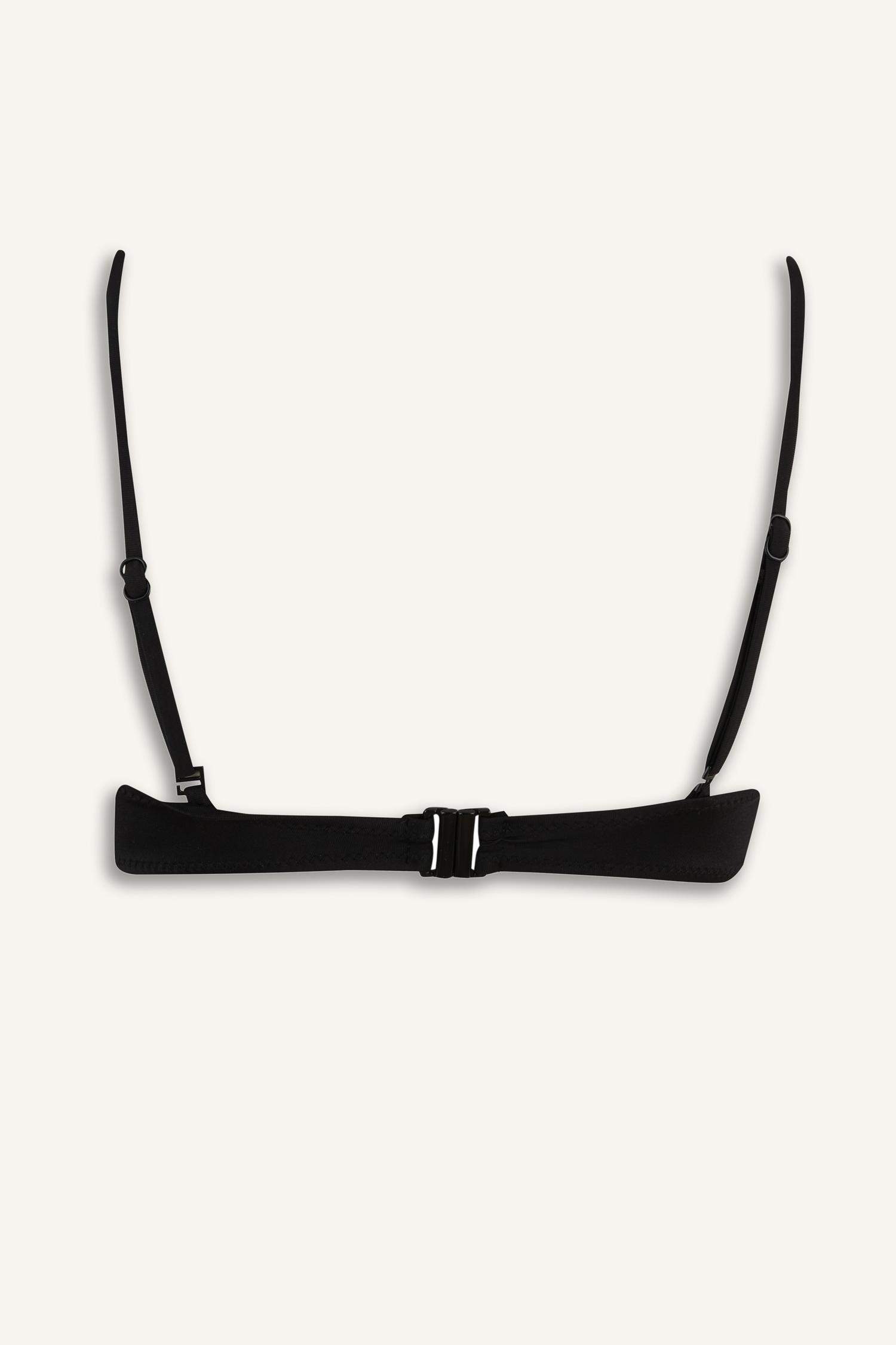 بكيني توب قصة عادية من Fall In Love