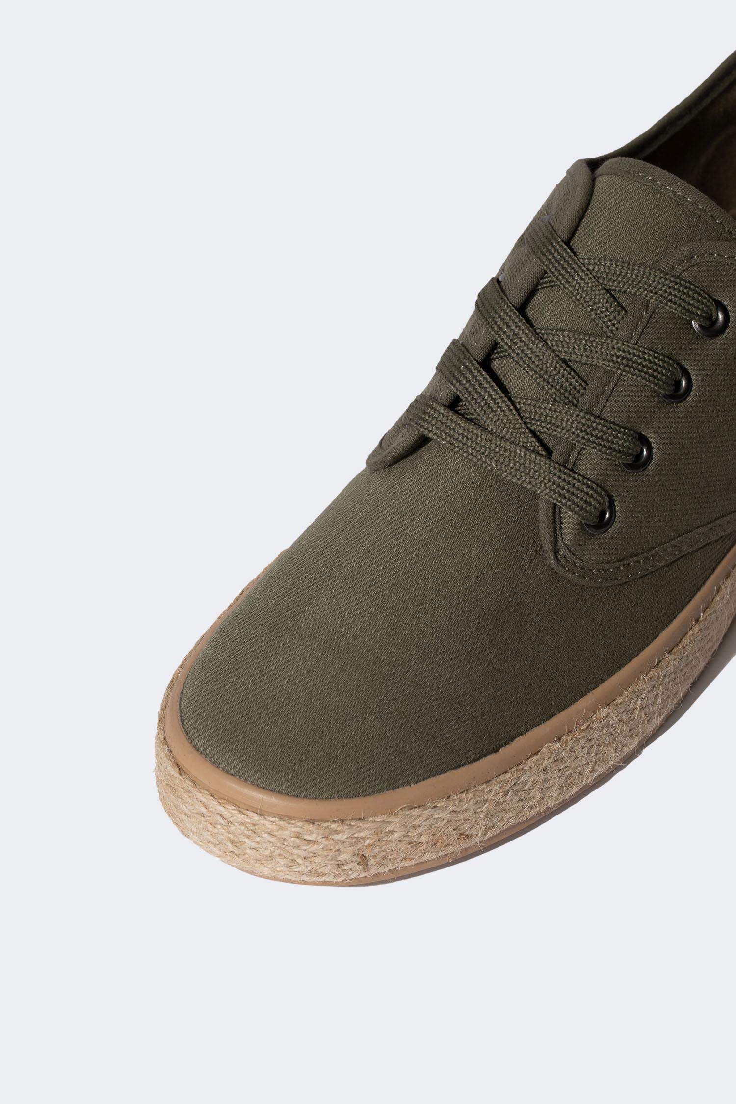 Обувь на плоской подошве для мужчин