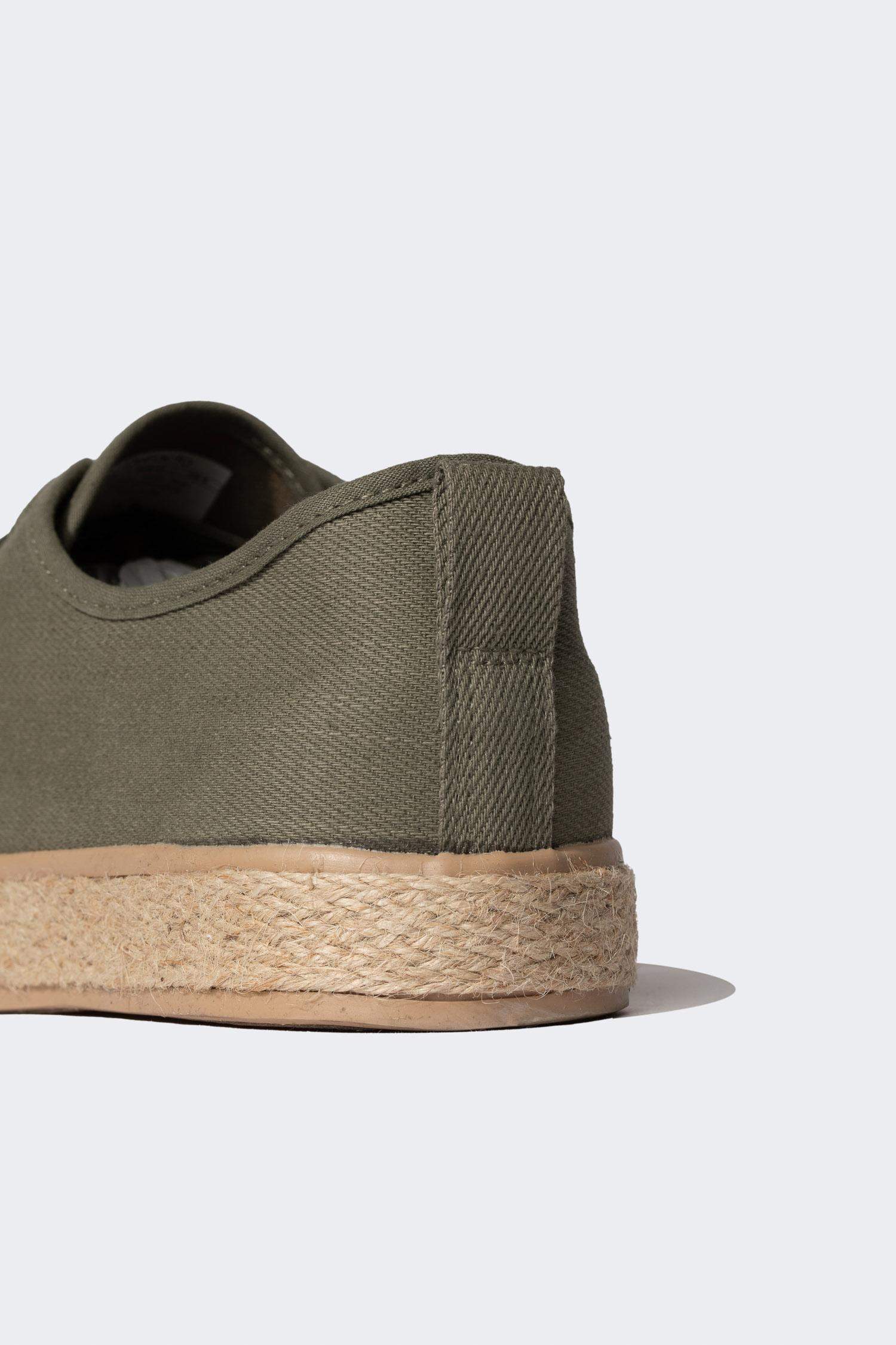 Обувь на плоской подошве для мужчин