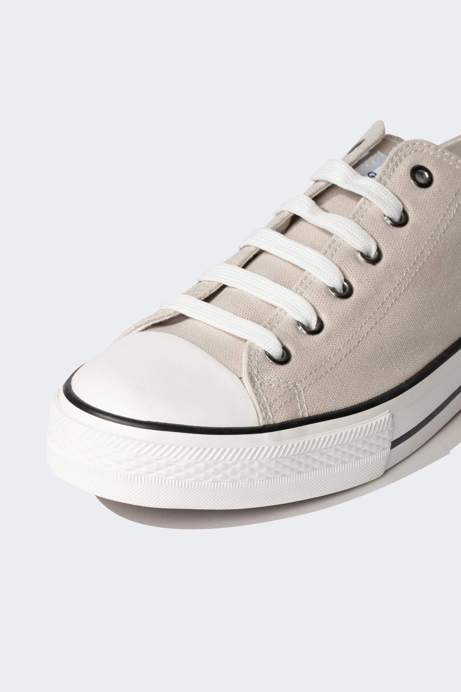 Обувь на плоской подошве для мужчин