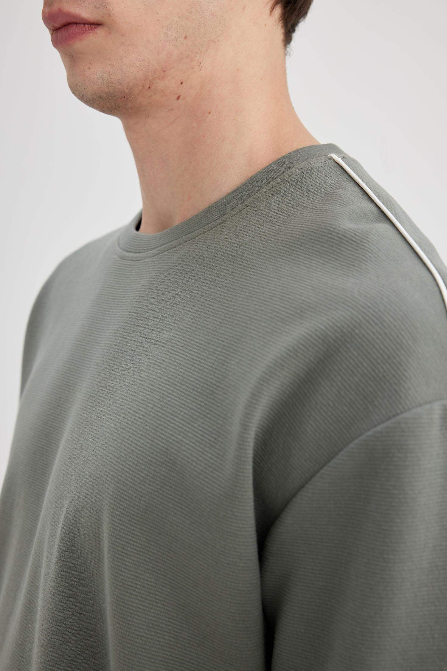 Oversize Fit Crew Neck Textured T-Shirt