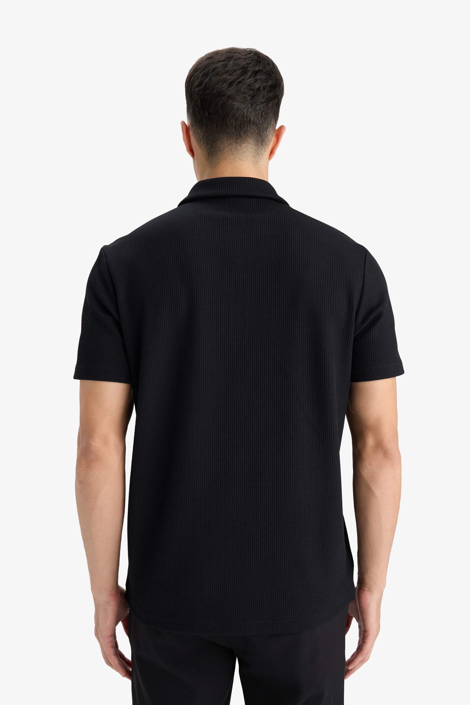 Regular Fit Polo Yaka Yarım Fermuarlı Pilise Kısa Kollu Tişört