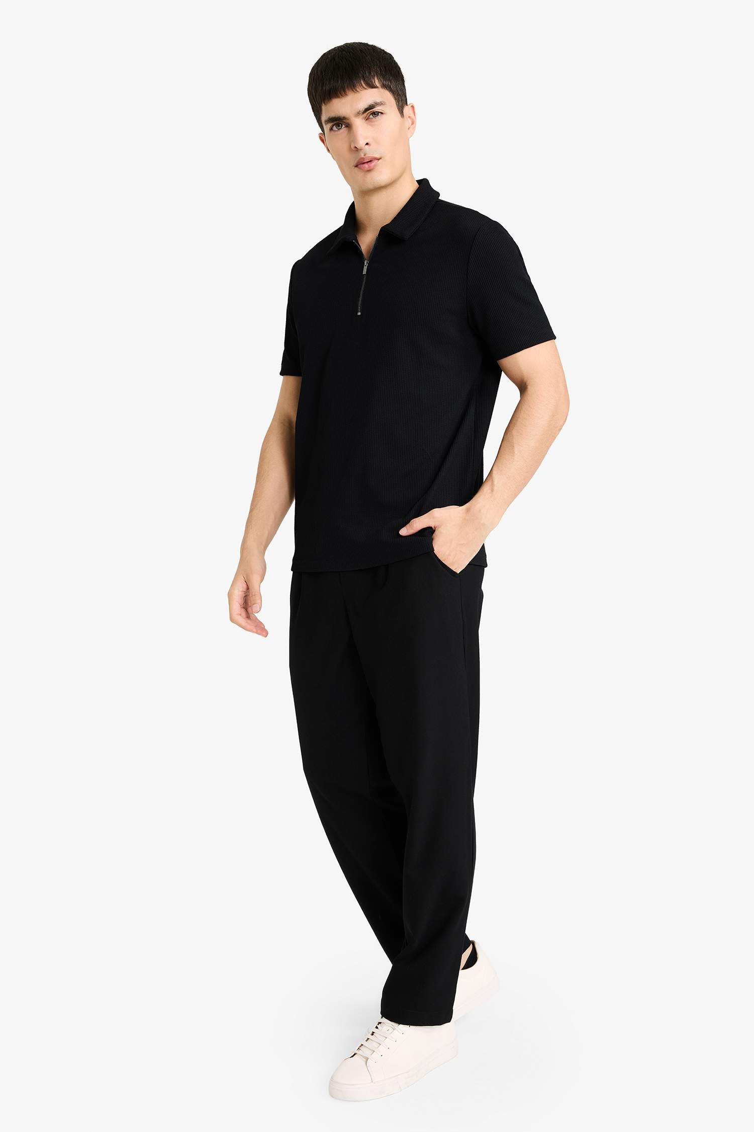 Regular Fit Polo Yaka Yarım Fermuarlı Pilise Kısa Kollu Tişört