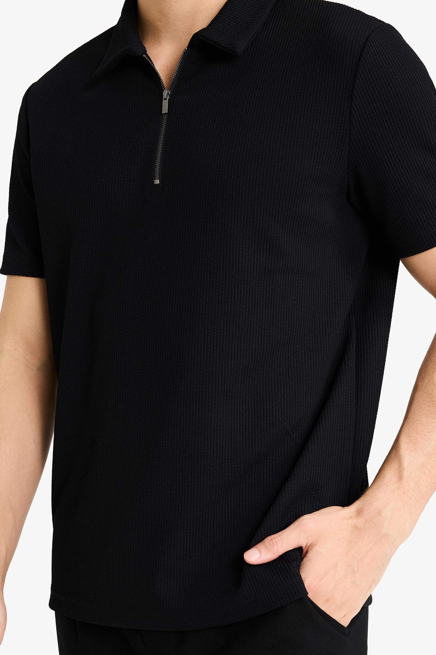 Regular Fit Polo Yaka Yarım Fermuarlı Pilise Kısa Kollu Tişört