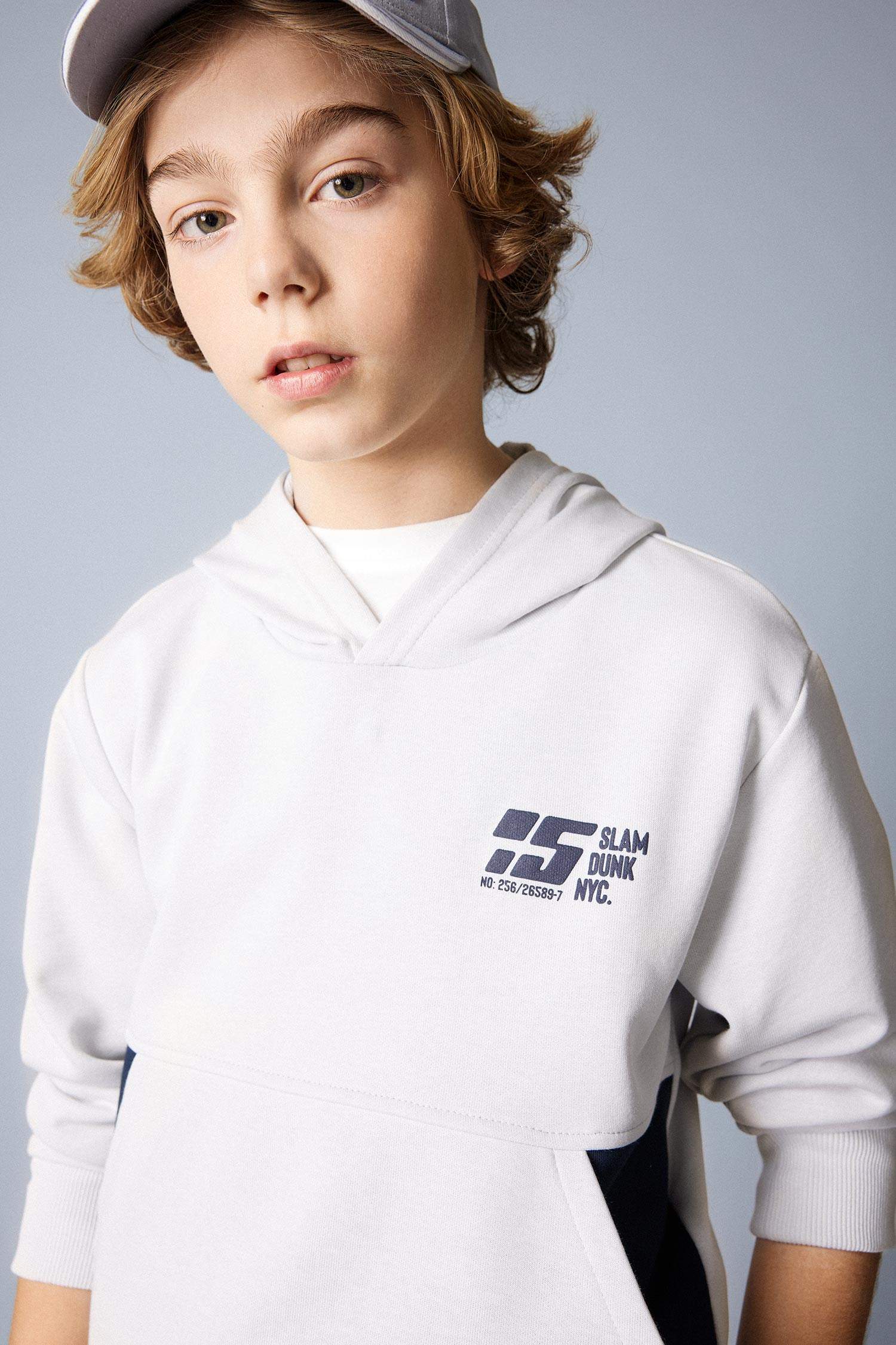 سويت شيرت ولادي قصة عادية بغطاء للرأس