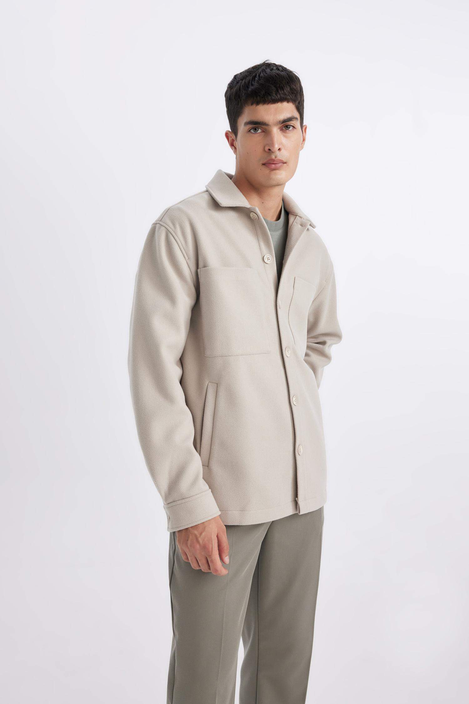 قميص قصة مريحة بياخة بولو بجيب ذو مظهر صوفي