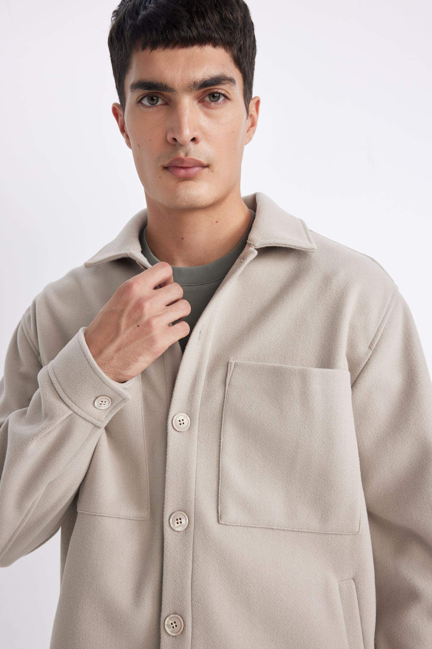 قميص قصة مريحة بياخة بولو بجيب ذو مظهر صوفي