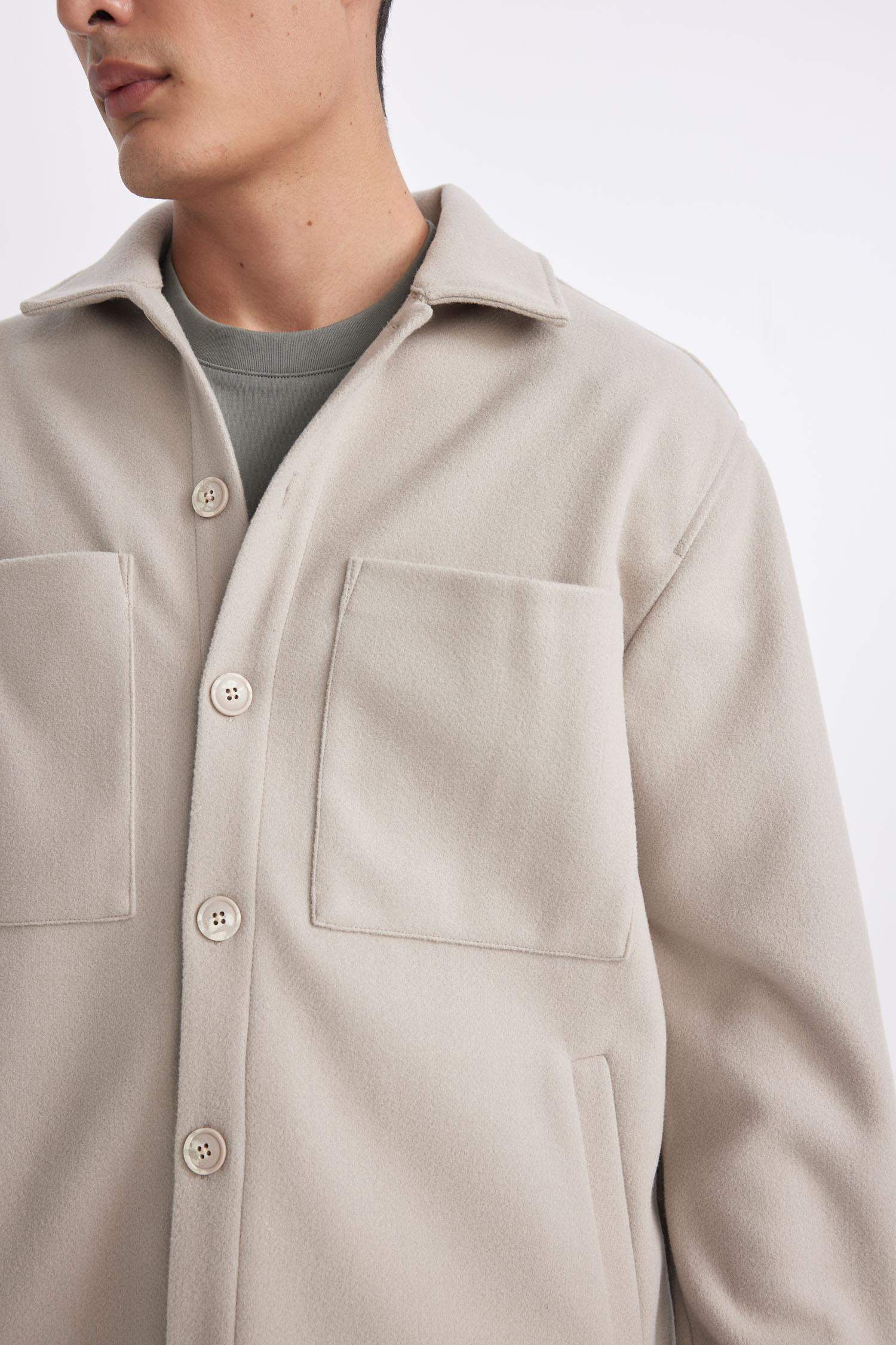 قميص قصة مريحة بياخة بولو بجيب ذو مظهر صوفي