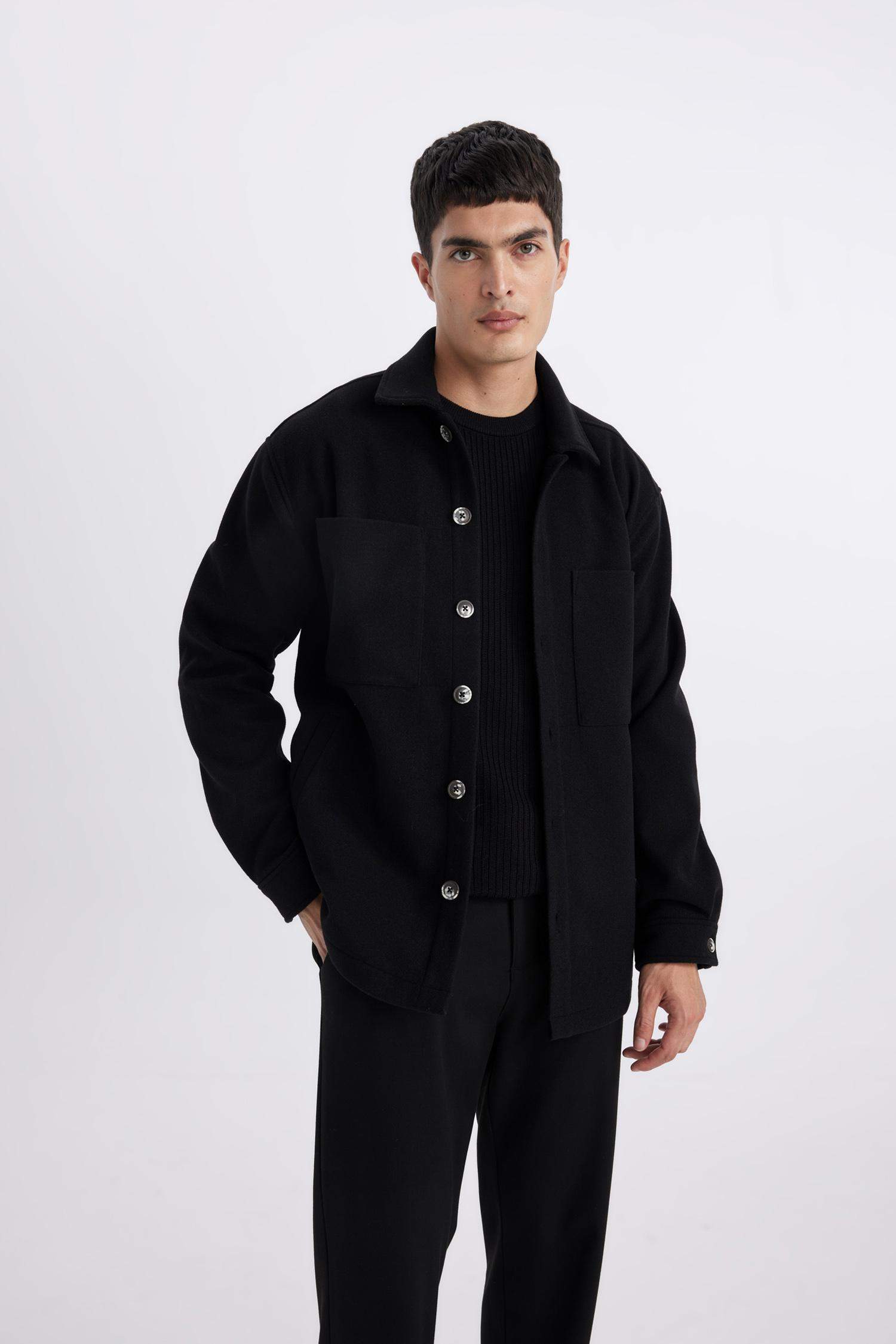 قميص قصة مريحة بياخة بولو بجيب ذو مظهر صوفي