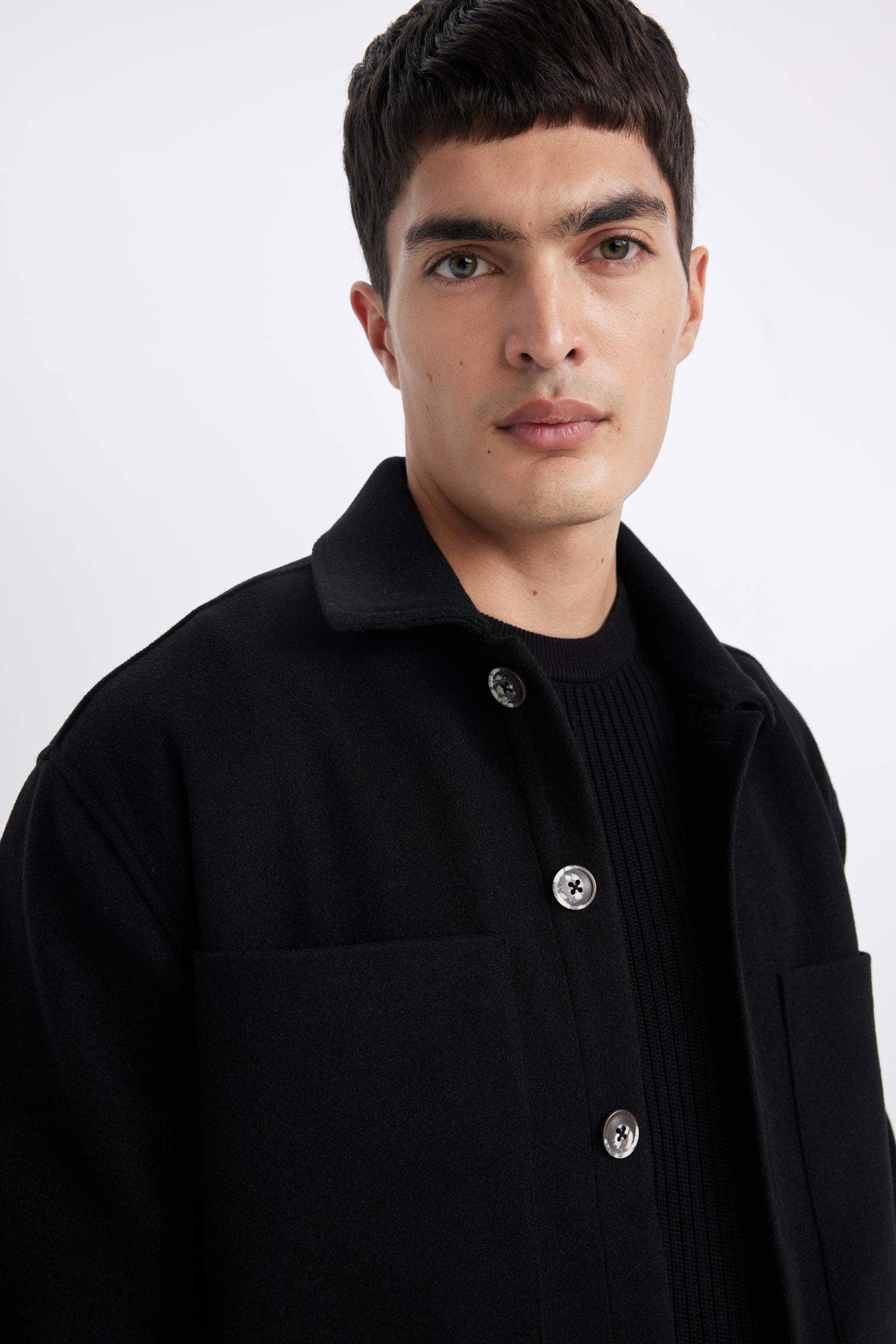 قميص قصة مريحة بياخة بولو بجيب ذو مظهر صوفي