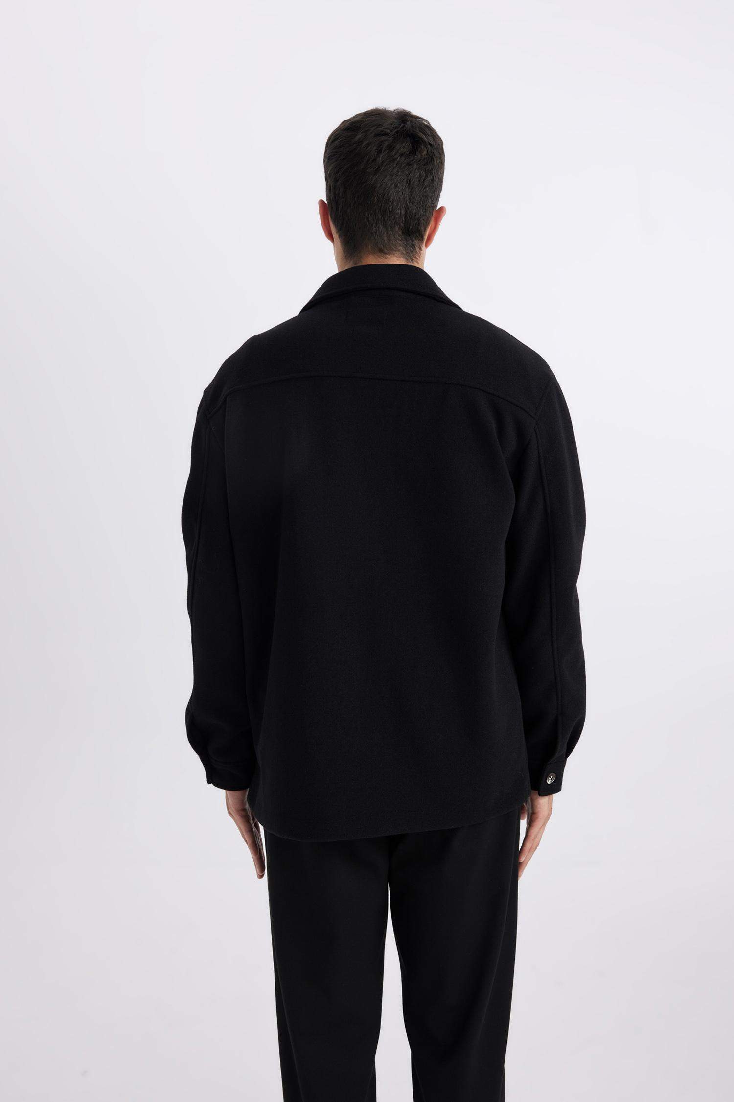 قميص قصة مريحة بياخة بولو بجيب ذو مظهر صوفي