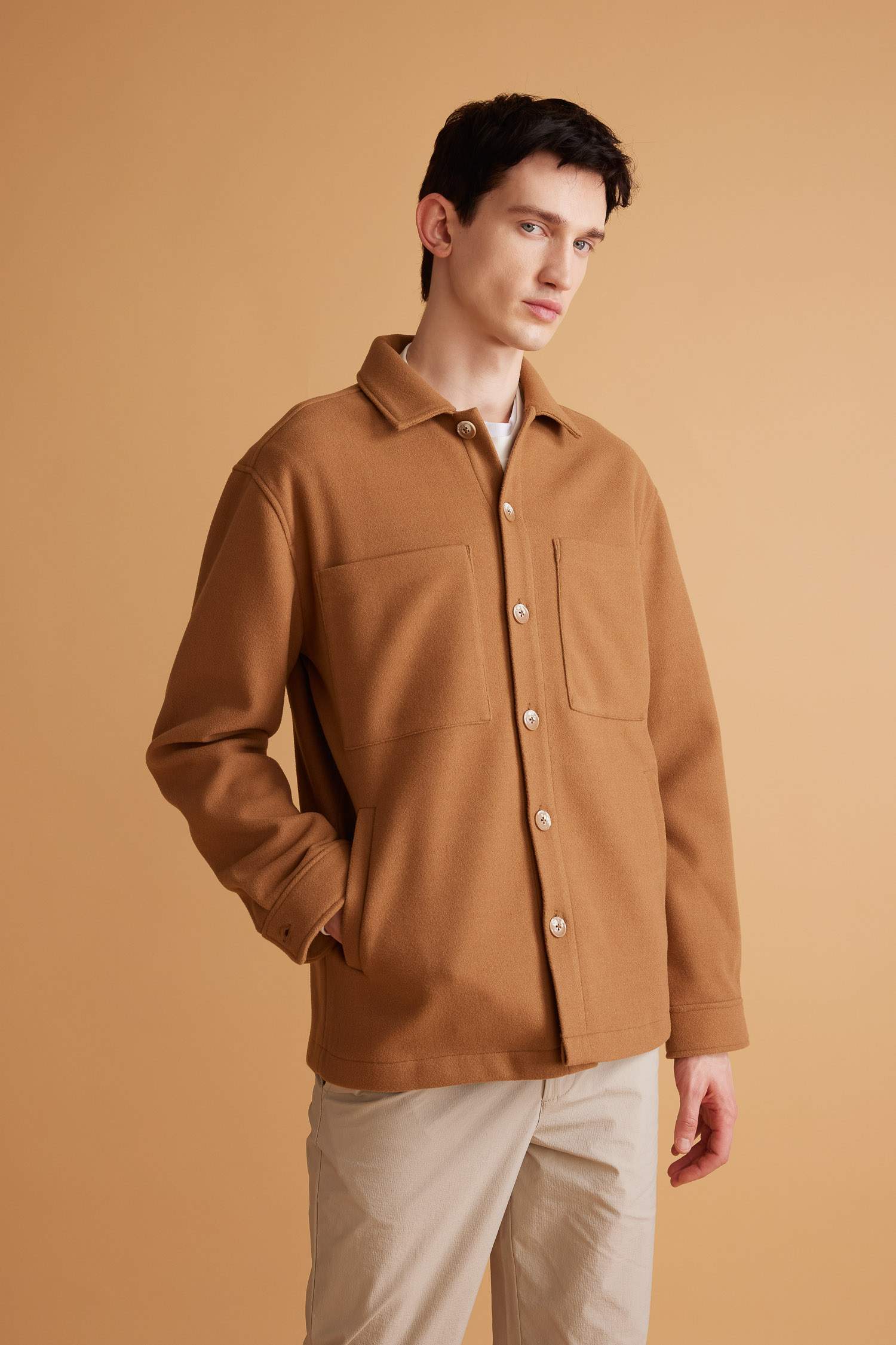 قميص قصة مريحة بياخة بولو بجيب ذو مظهر صوفي