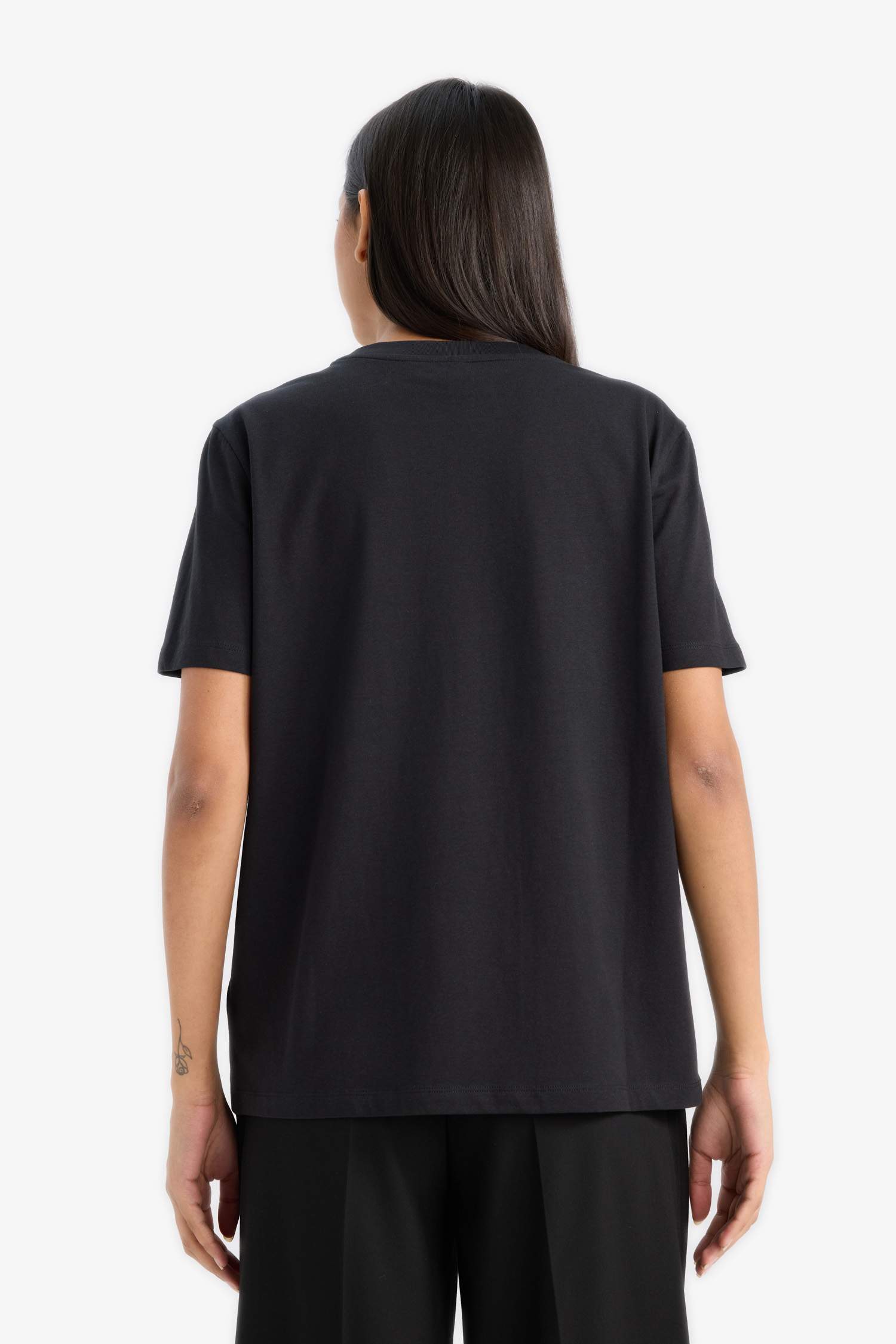 تيشيرت سادة بيزك قصة عادية بياخة مستديرة