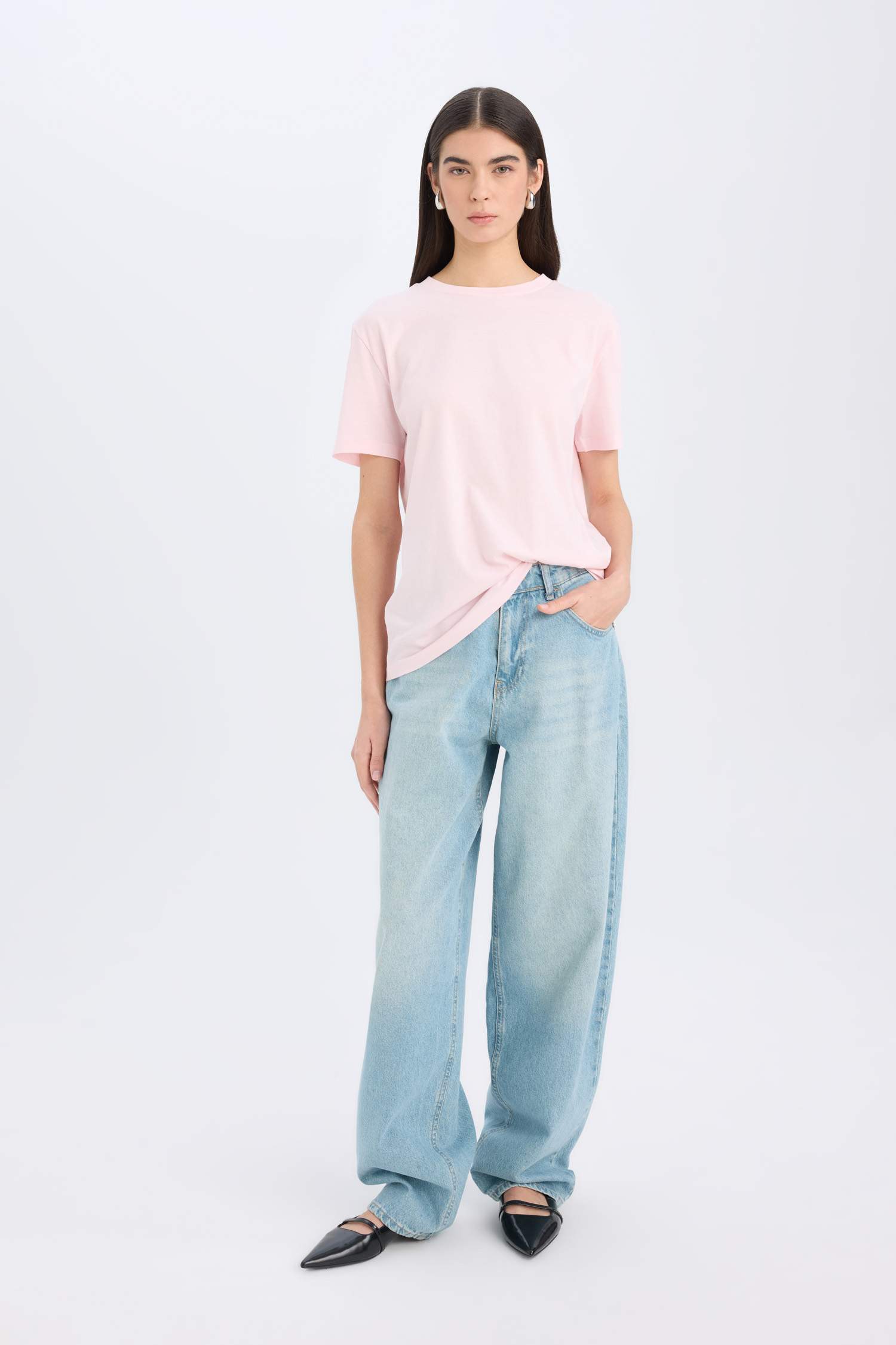 Базовая футболка regular fit с круглым вырезом и короткими рукавами