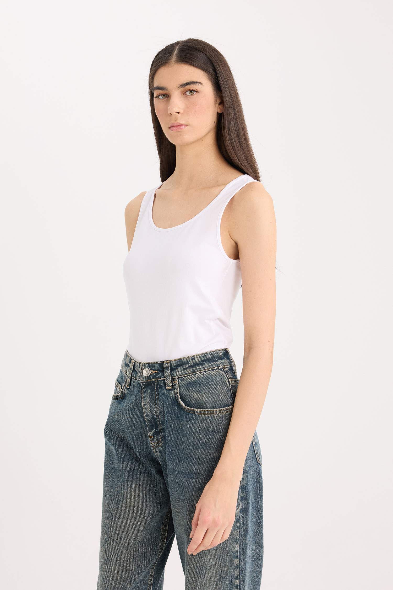 Slim Fit Dar Kesim Basic Düz Yuvarlak Yaka Atlet