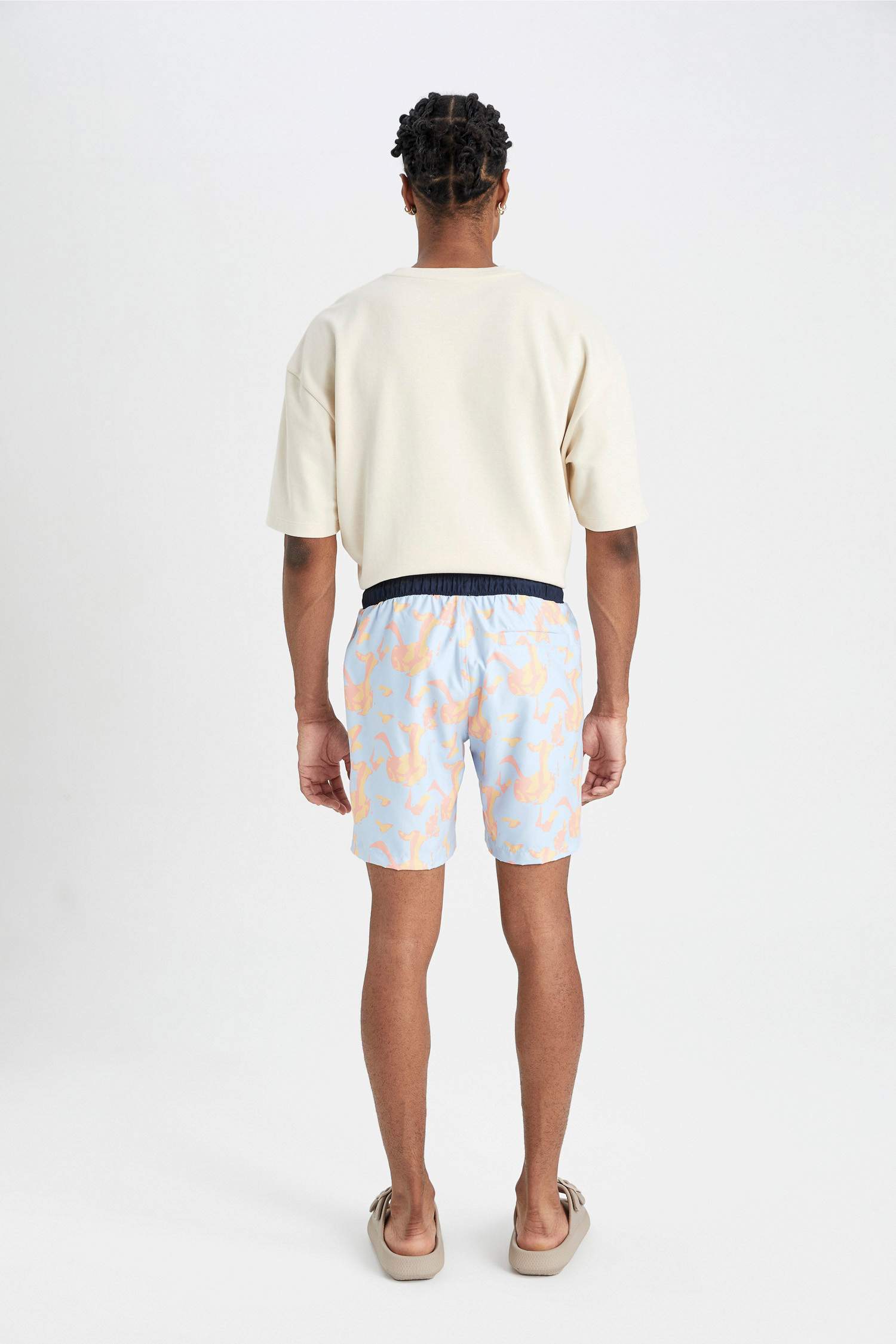 شورت بحر قصير قصة عادية