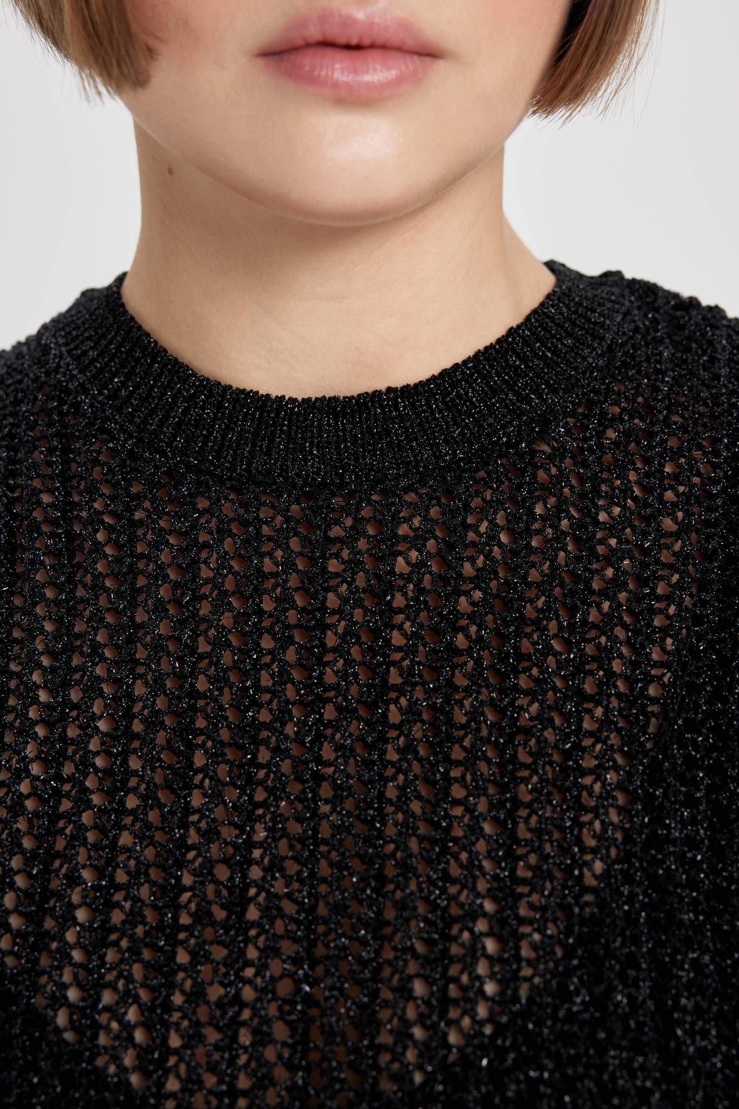 Relax Fit Bisiklet Yaka Parlak Kumaş Triko Süveter