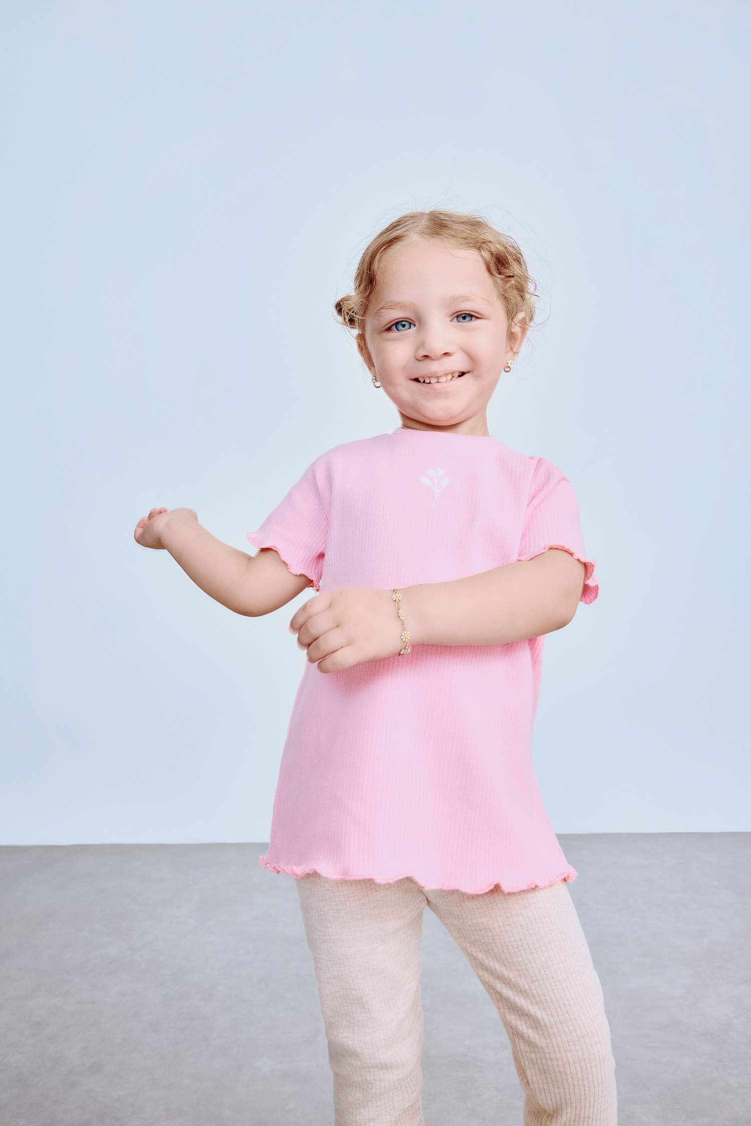 T-shirt fleuri à col rond et manches courtes pour bébé fille