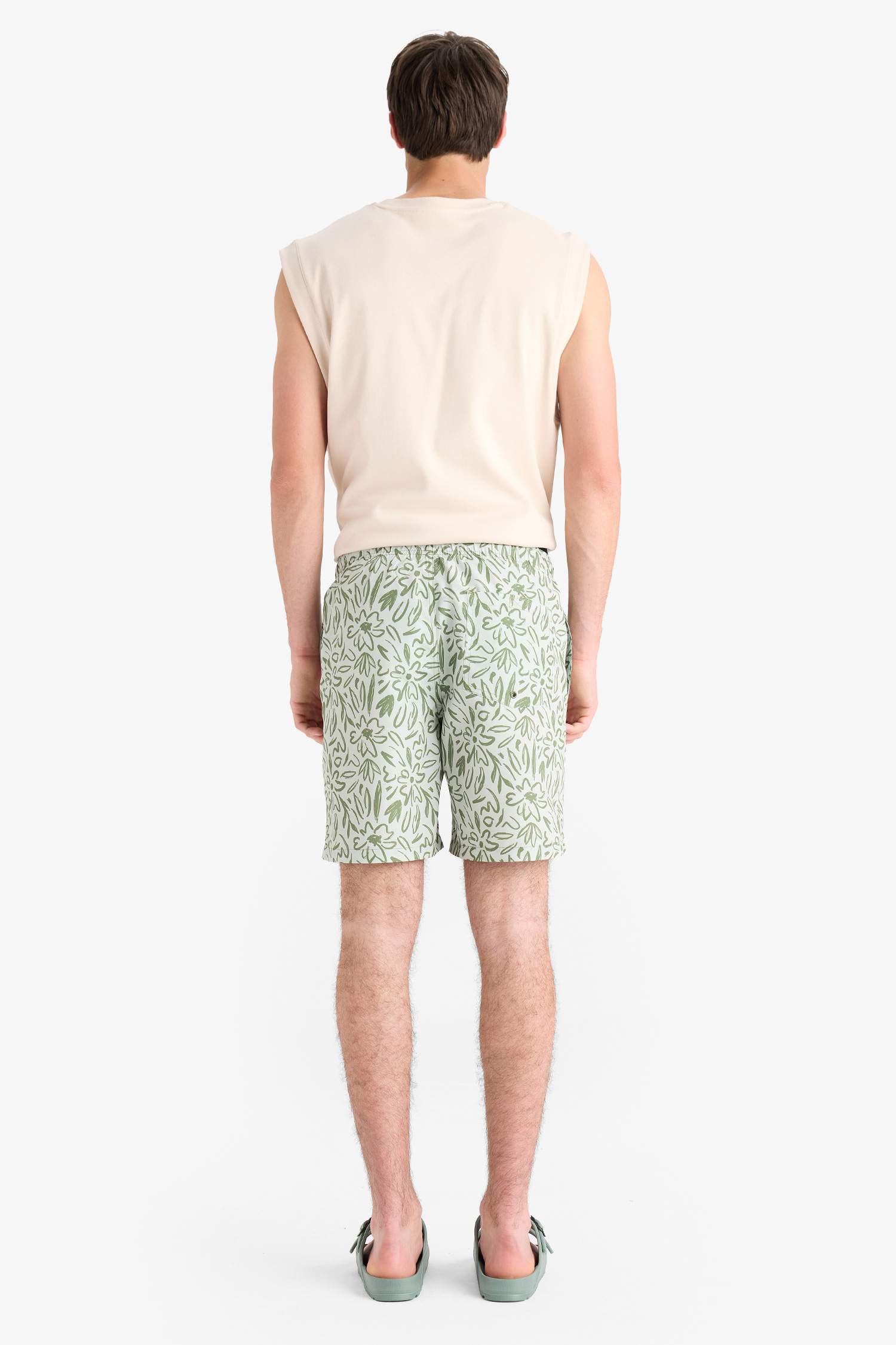 Пляжные шорты с узором и сеточной подкладкой короткой длины