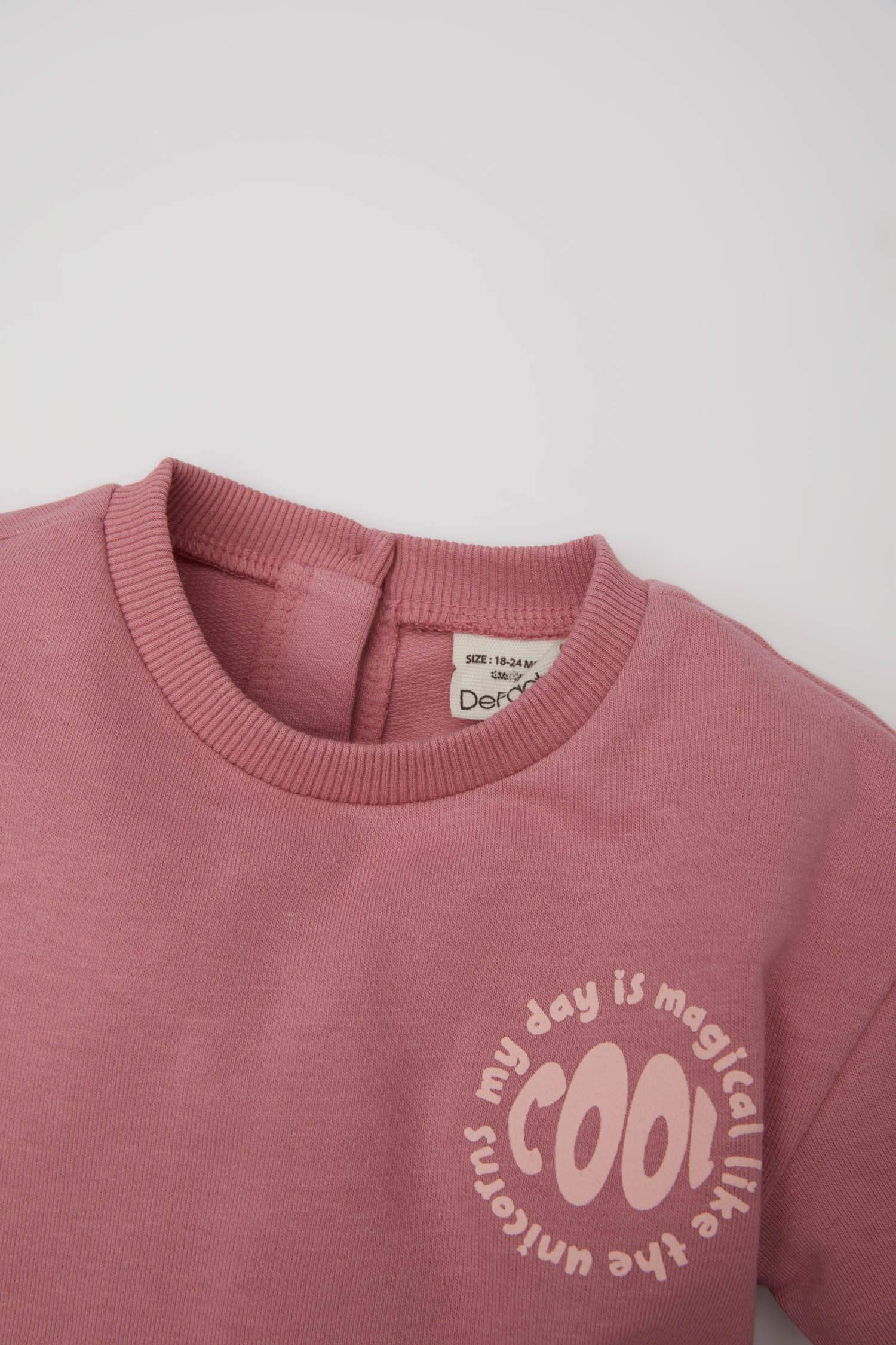 فستان بناتي بطبعة شعار قماش رقيق قصة عادية برقبة مستديرة