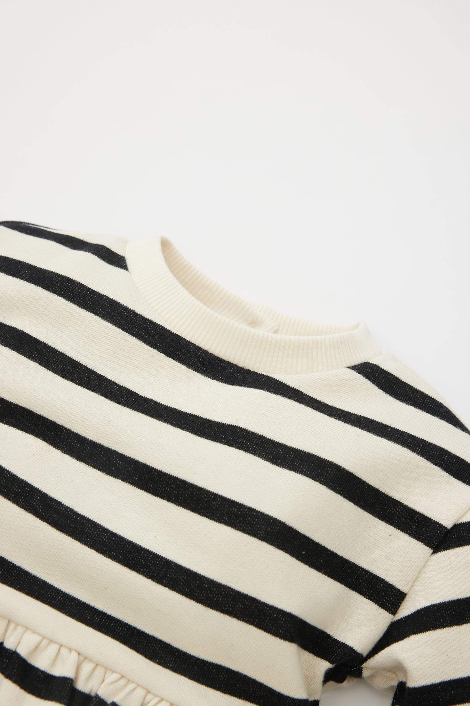 فستان بناتي مخطط قماش رقيق قصة عادية ردن طويل