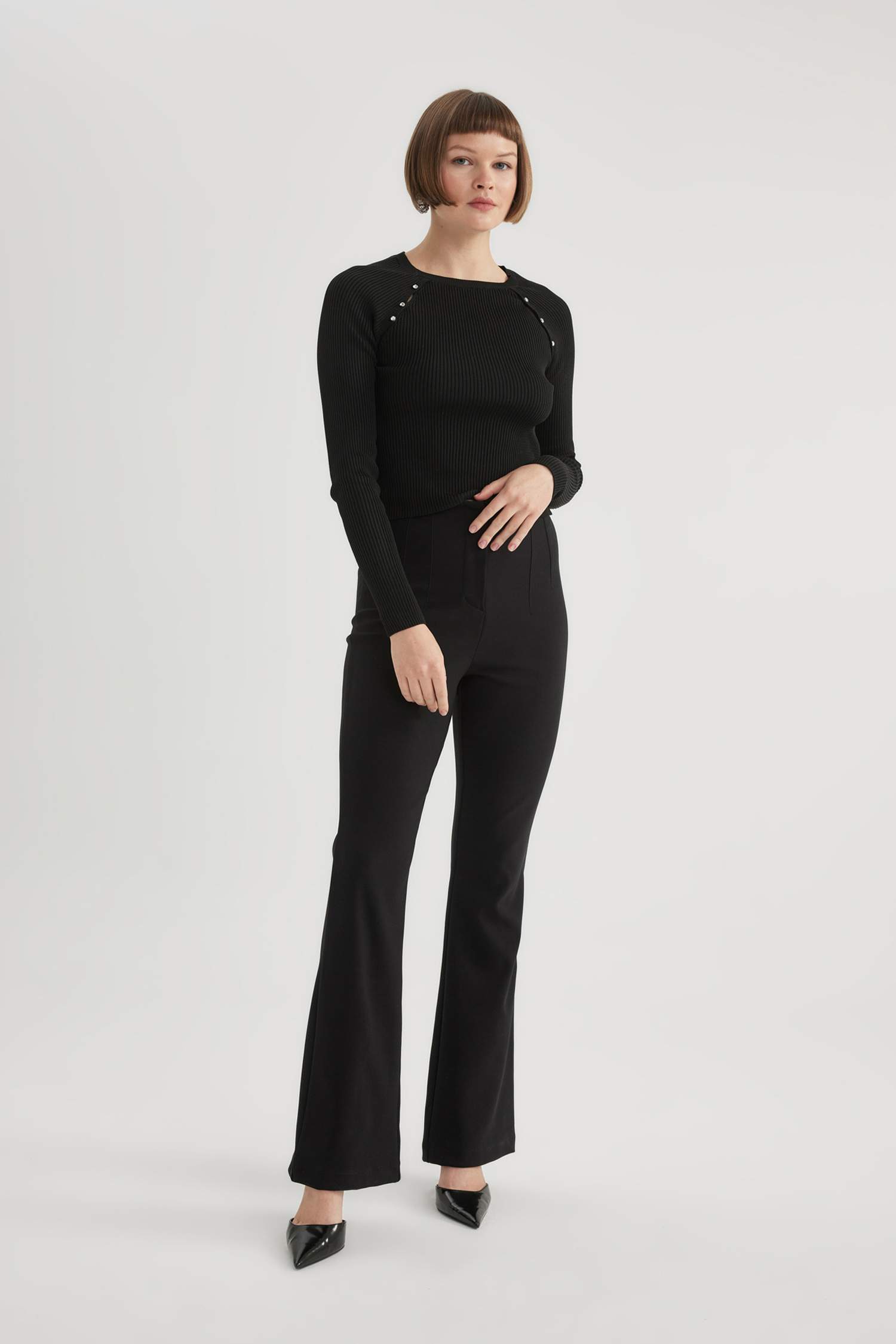 بنطلون جارلس برجل واسع وخصر عالي