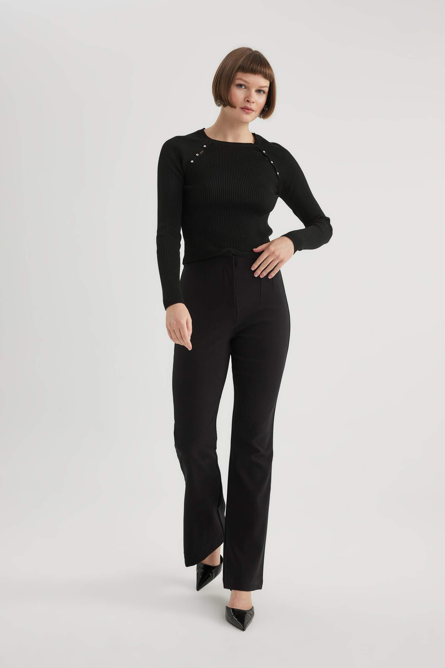 بنطلون جارلس برجل واسع وخصر عالي